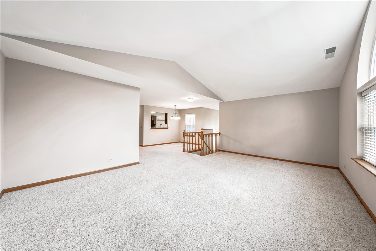 3 Taylor Court #B, Streamwood, IL 60107