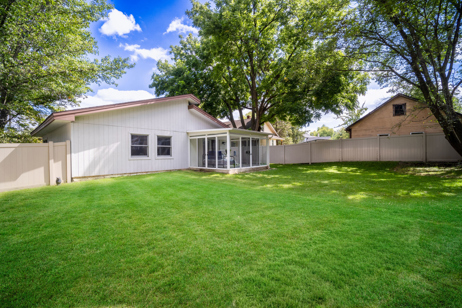 1109 Tappan Street, Woodstock, IL 60098