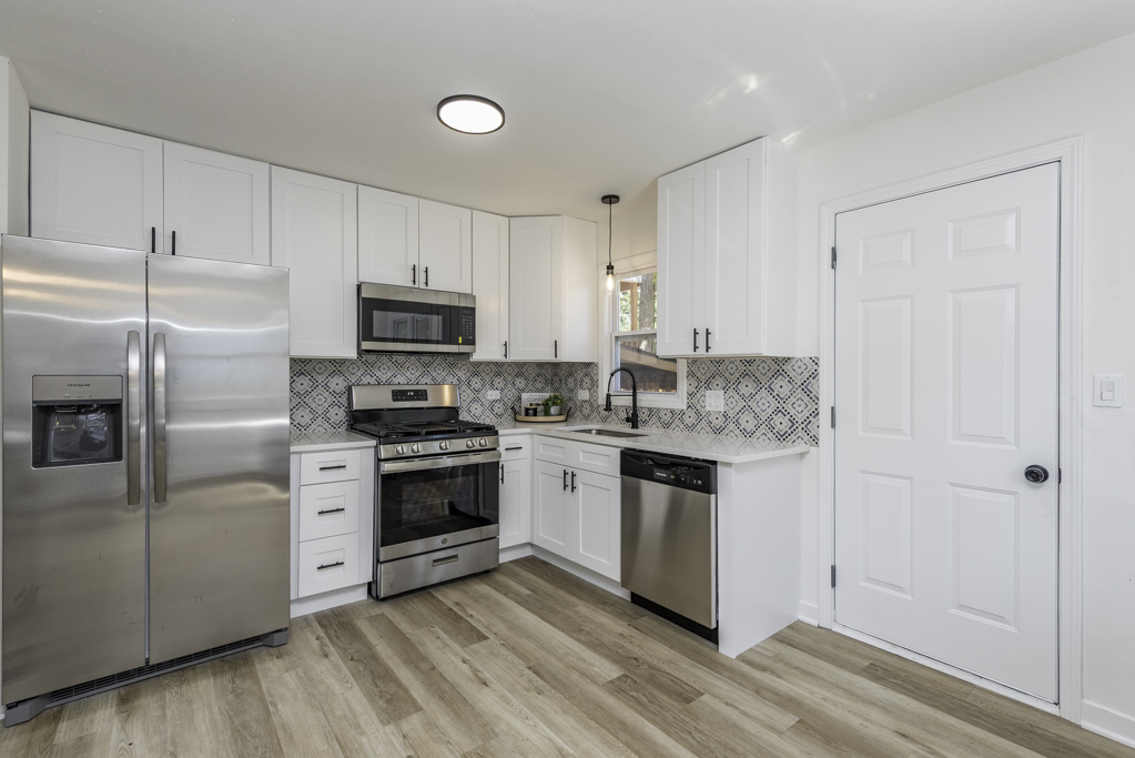 2812 20th Street, North Chicago, IL 60064