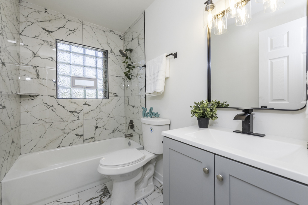 2812 20th Street, North Chicago, IL 60064