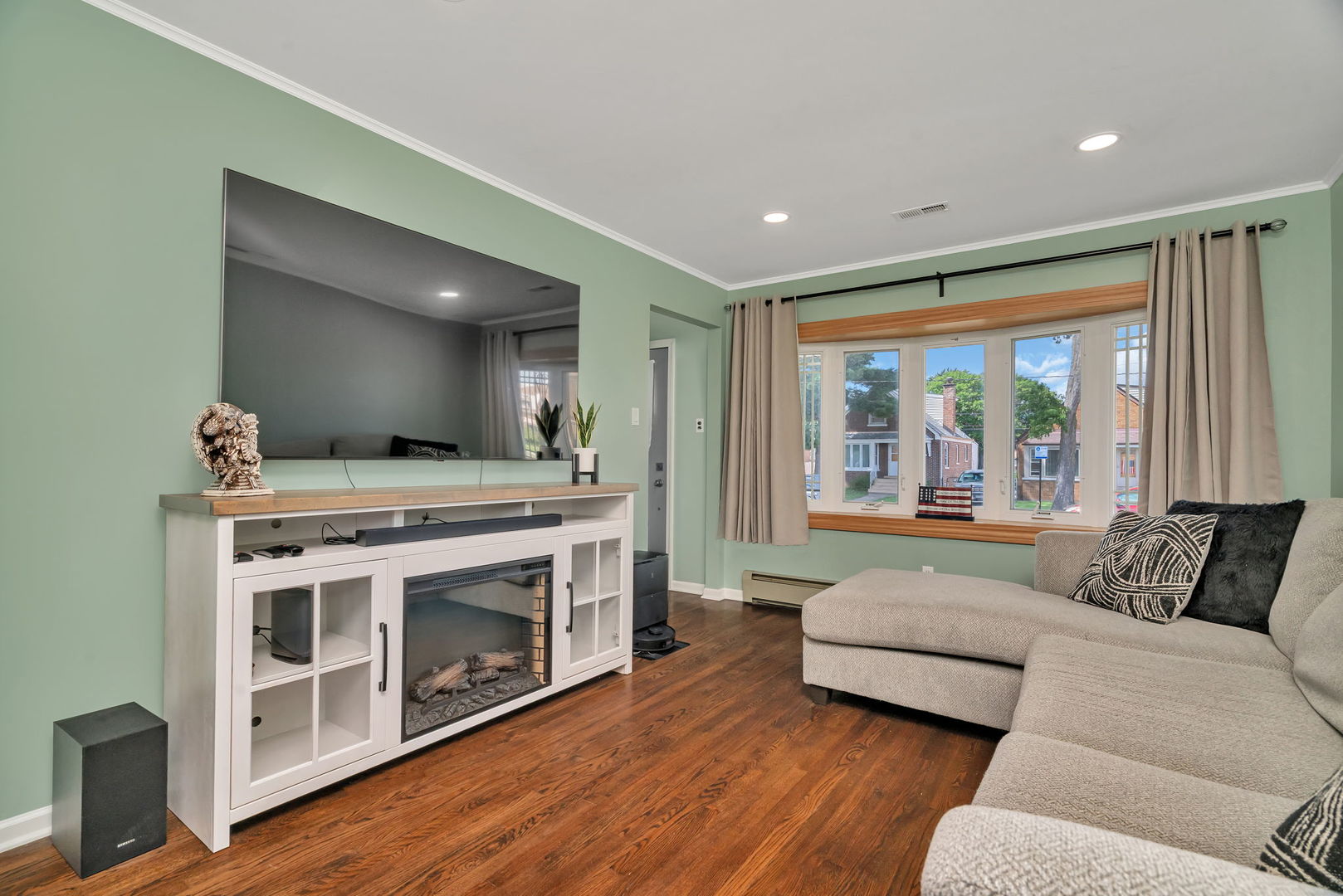 5725 S Monitor Avenue, Chicago, IL 60638