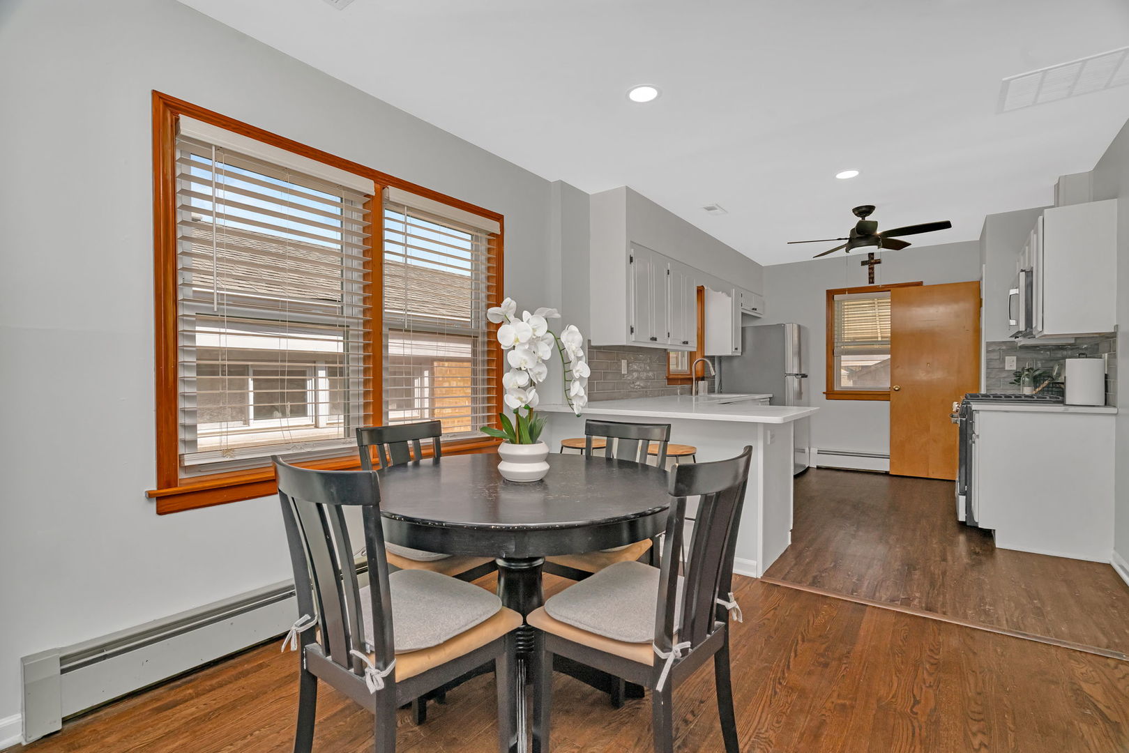 5725 S Monitor Avenue, Chicago, IL 60638