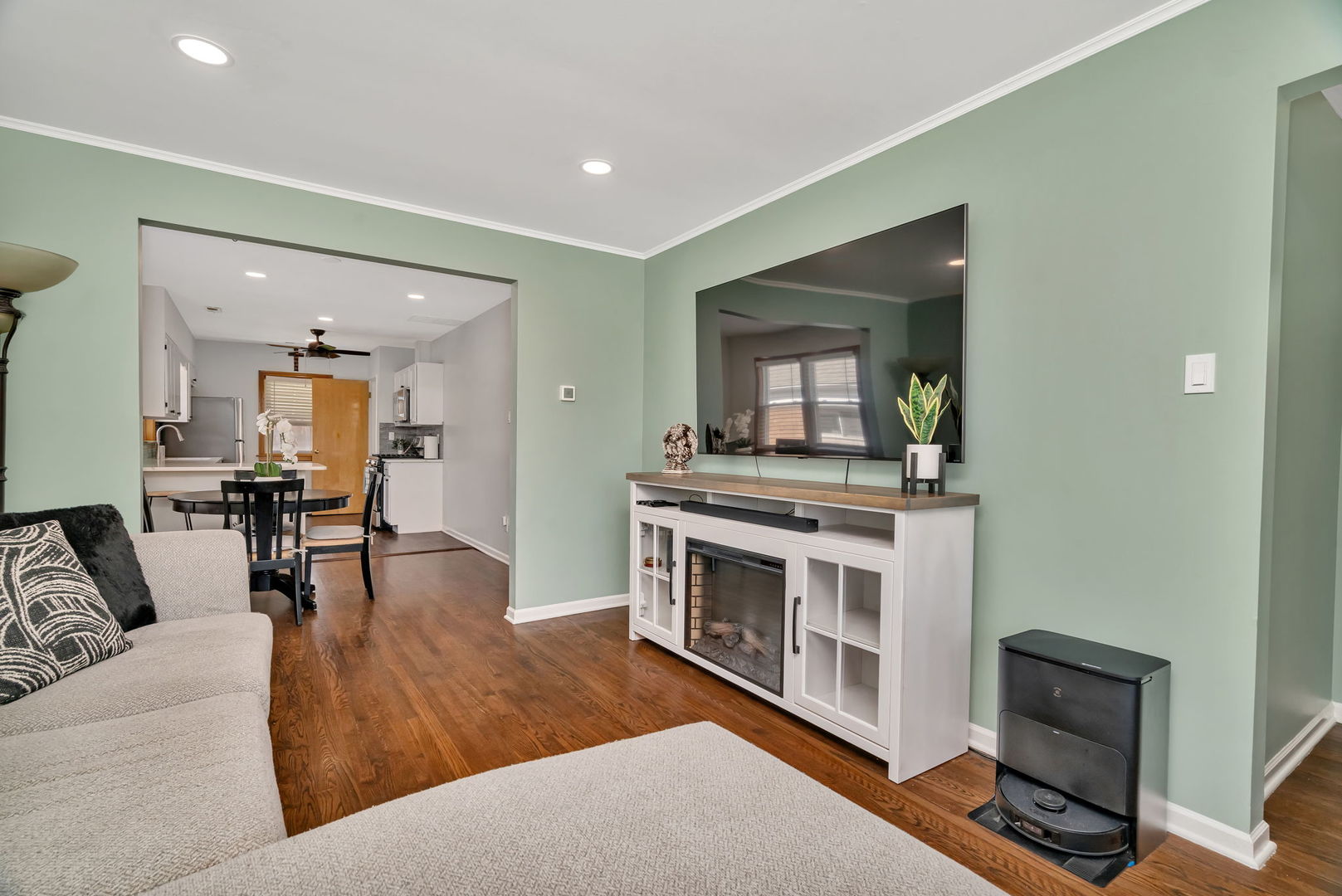 5725 S Monitor Avenue, Chicago, IL 60638