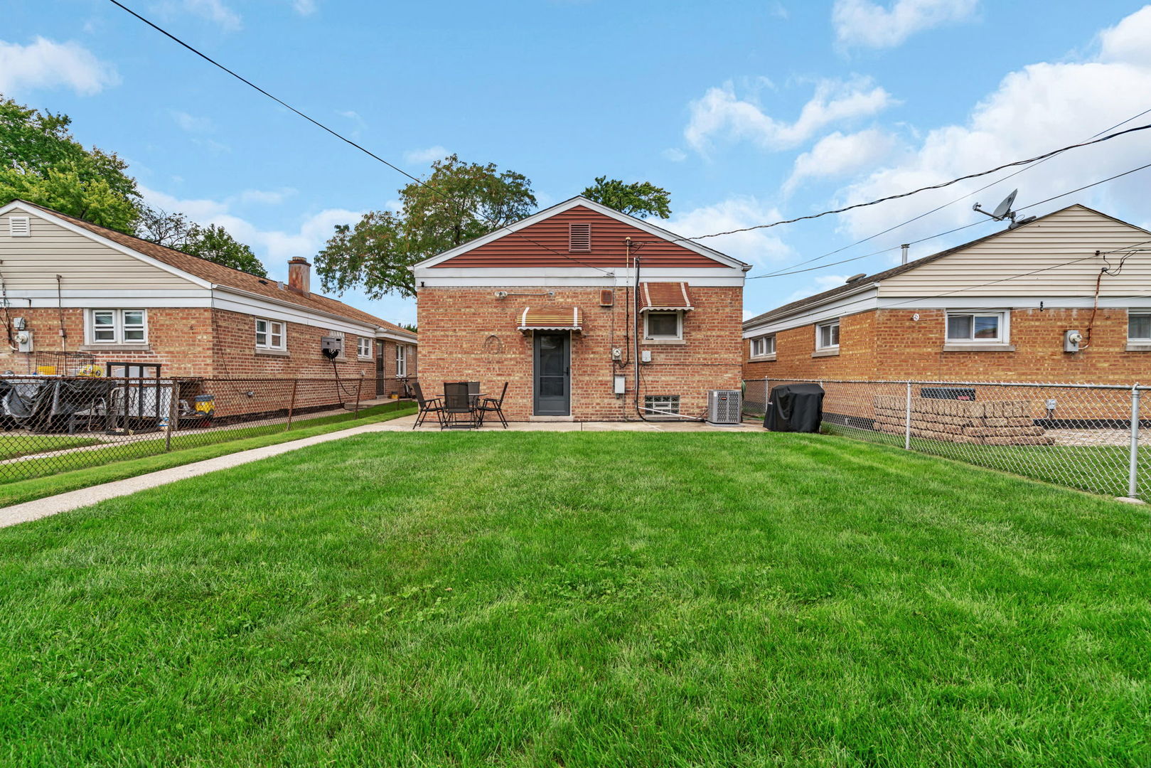 5725 S Monitor Avenue, Chicago, IL 60638
