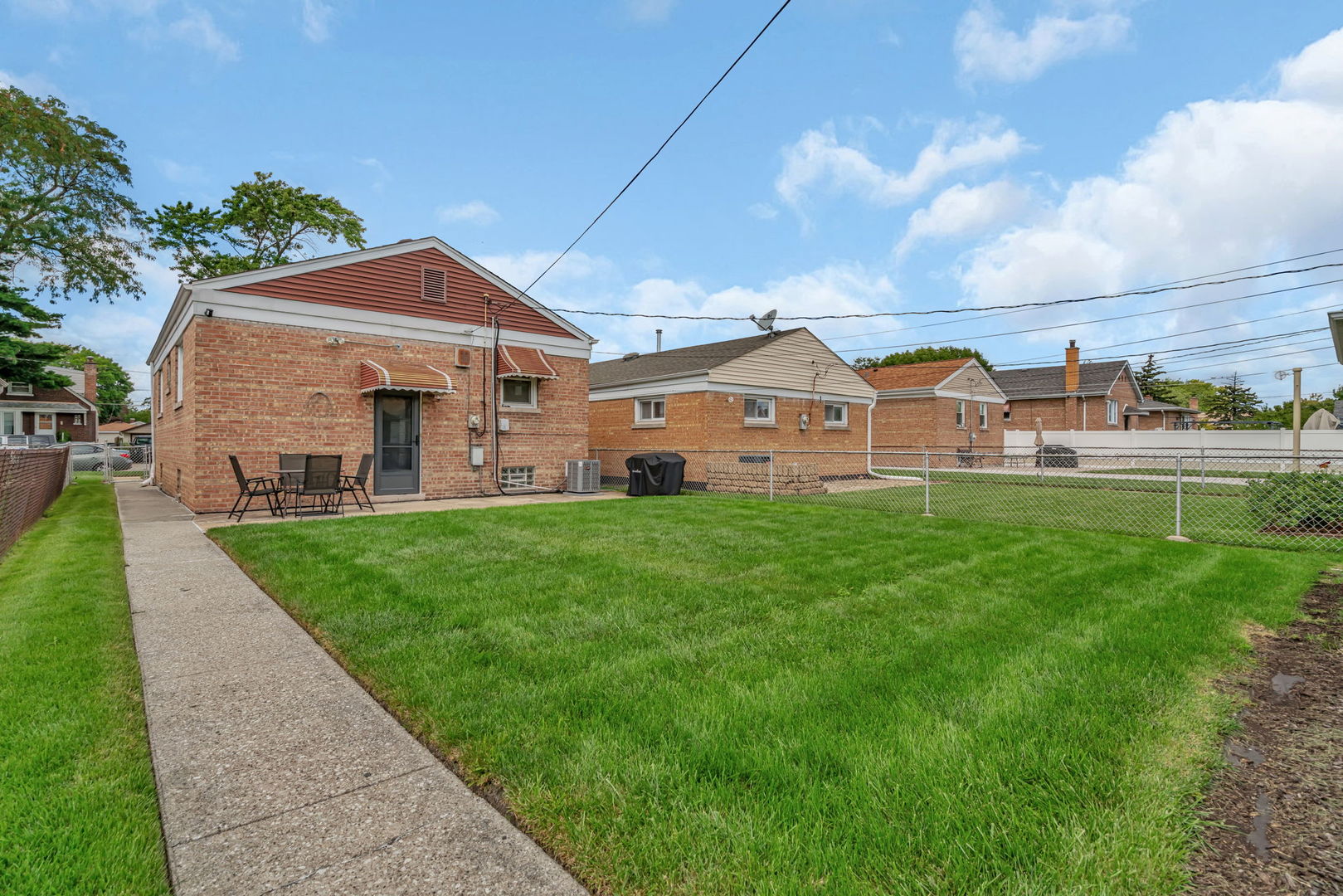 5725 S Monitor Avenue, Chicago, IL 60638
