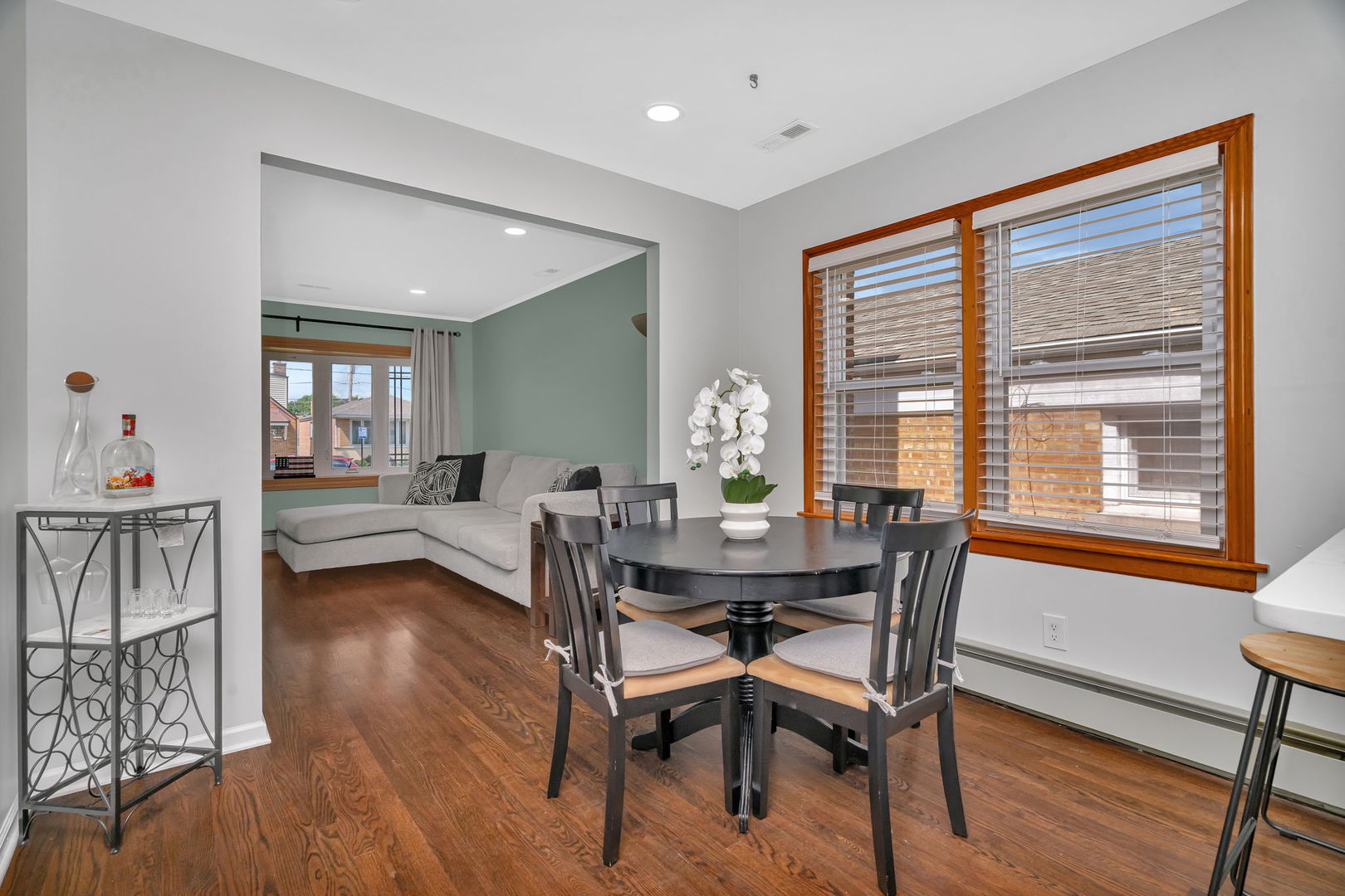 5725 S Monitor Avenue, Chicago, IL 60638