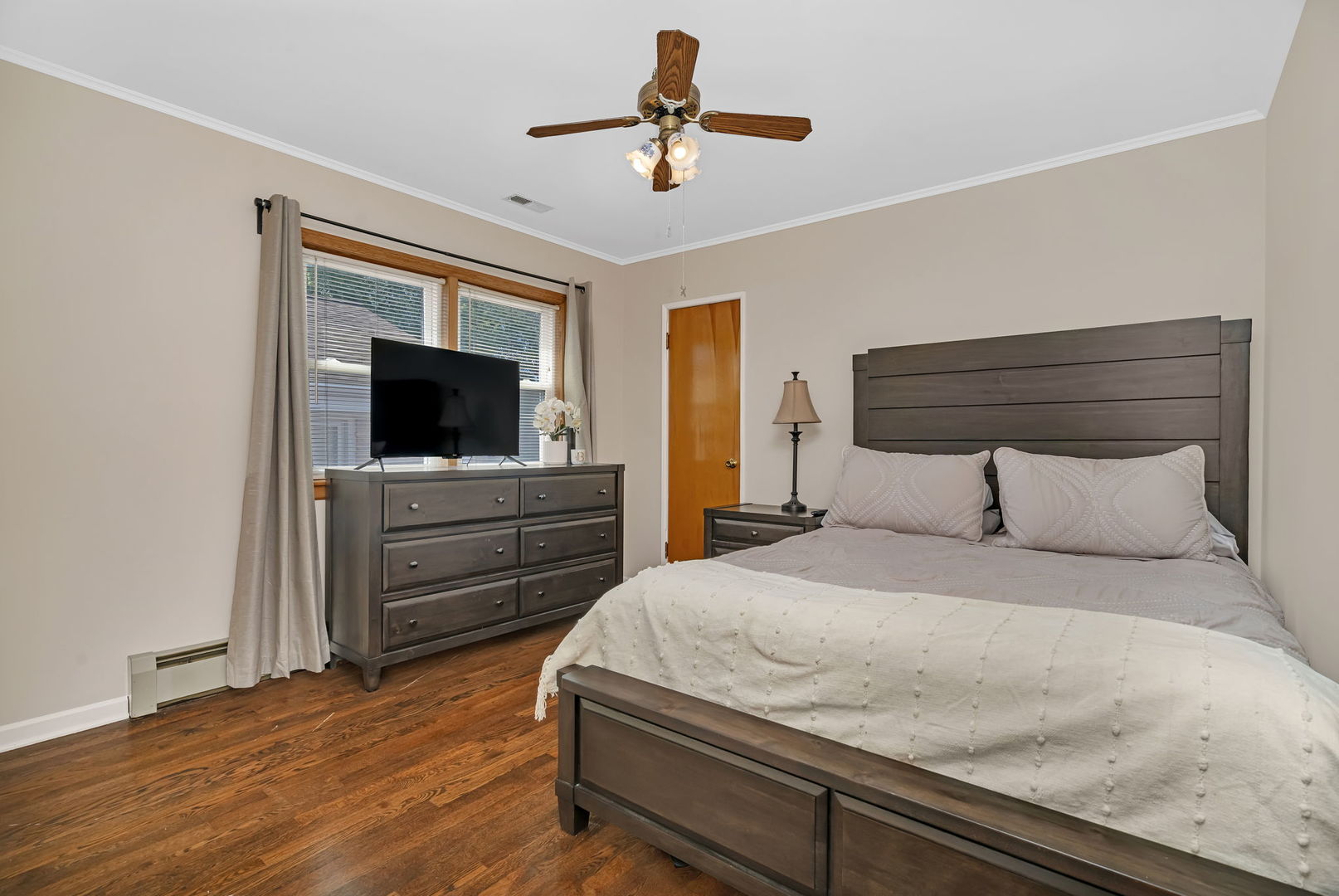 5725 S Monitor Avenue, Chicago, IL 60638