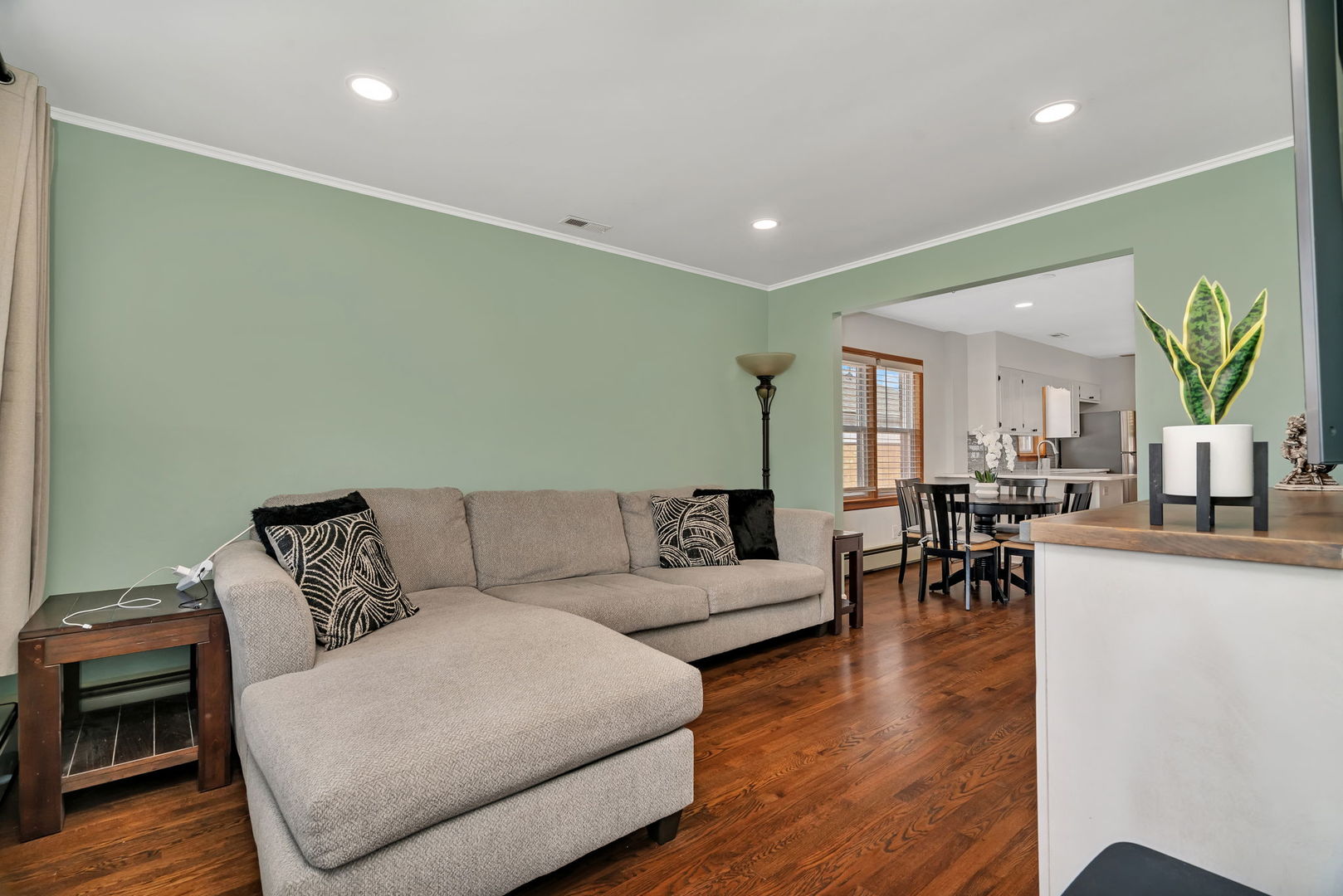 5725 S Monitor Avenue, Chicago, IL 60638