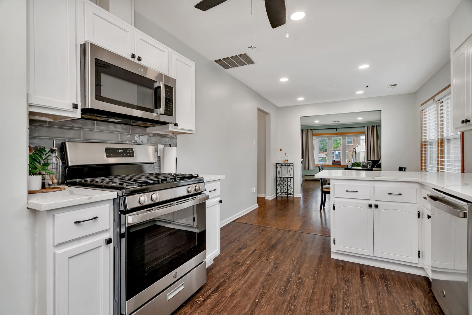 5725 S Monitor Avenue, Chicago, IL 60638