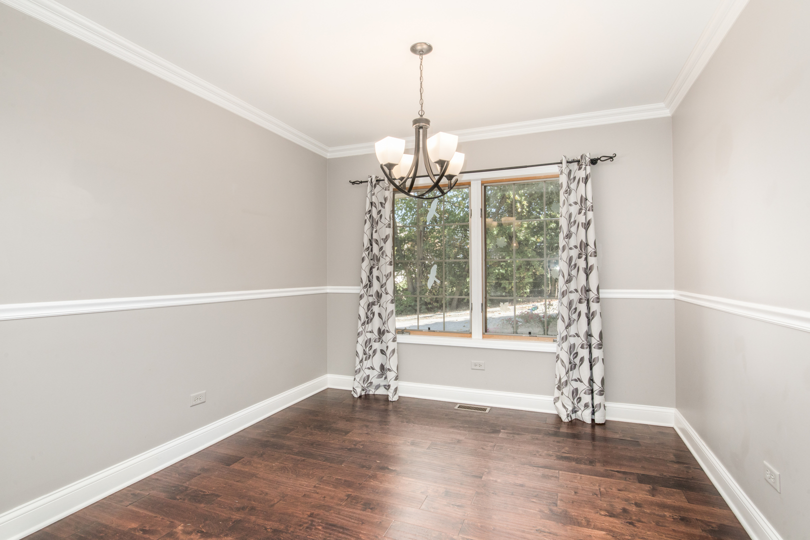 8 Division Court, Lemont, IL 60439