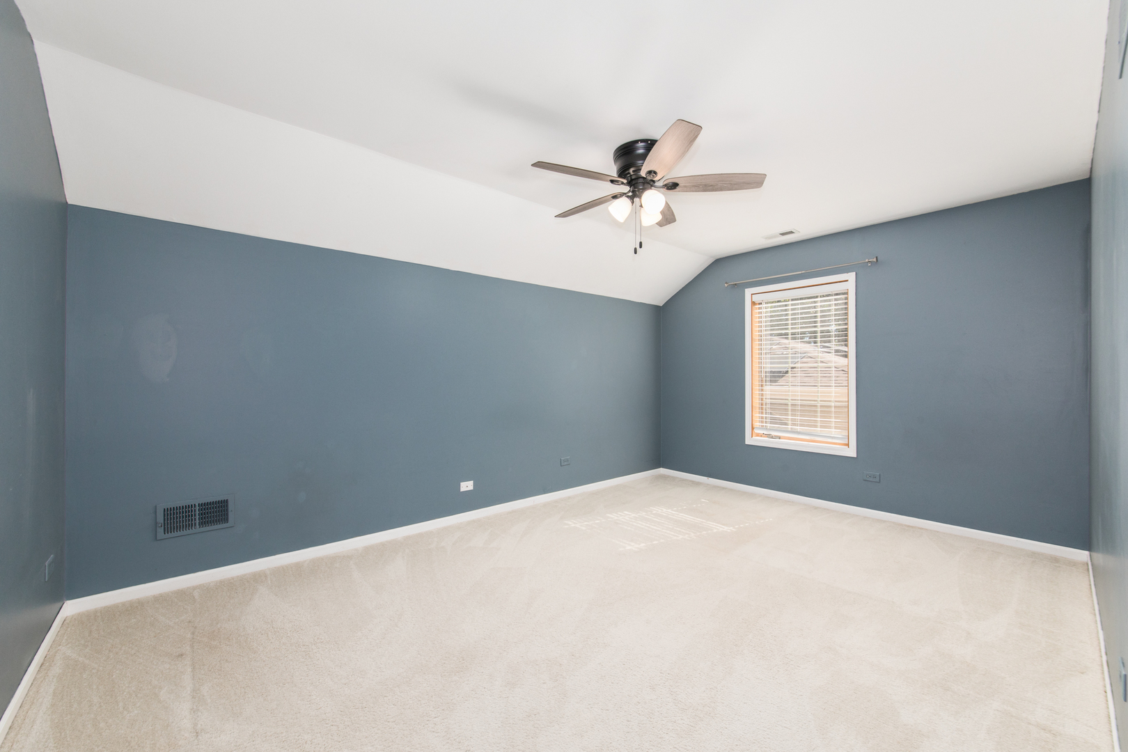 8 Division Court, Lemont, IL 60439