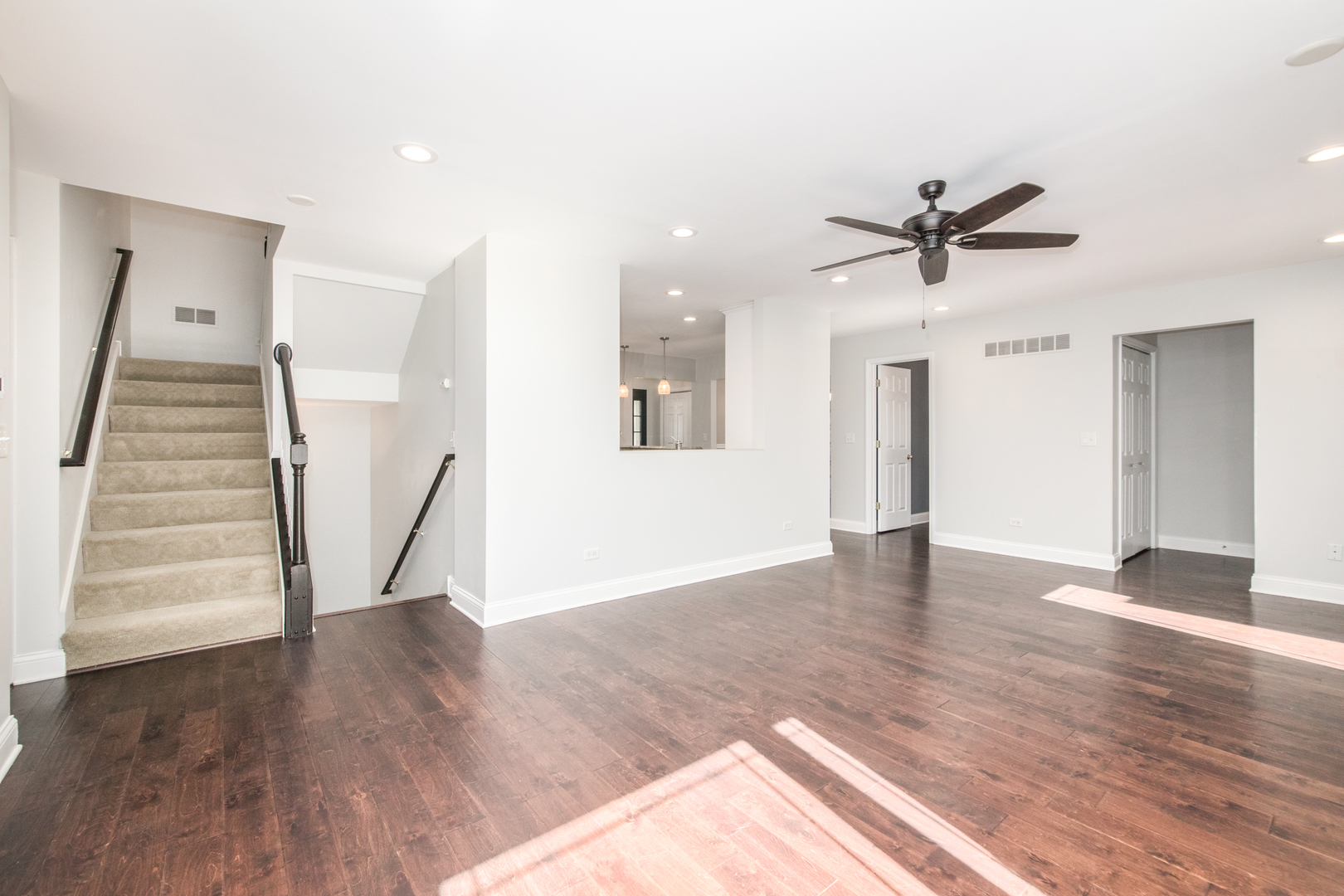 8 Division Court, Lemont, IL 60439