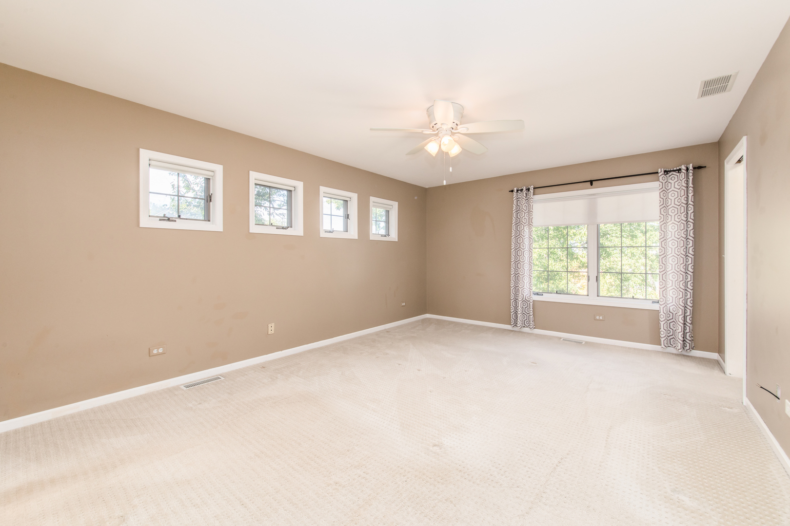 8 Division Court, Lemont, IL 60439