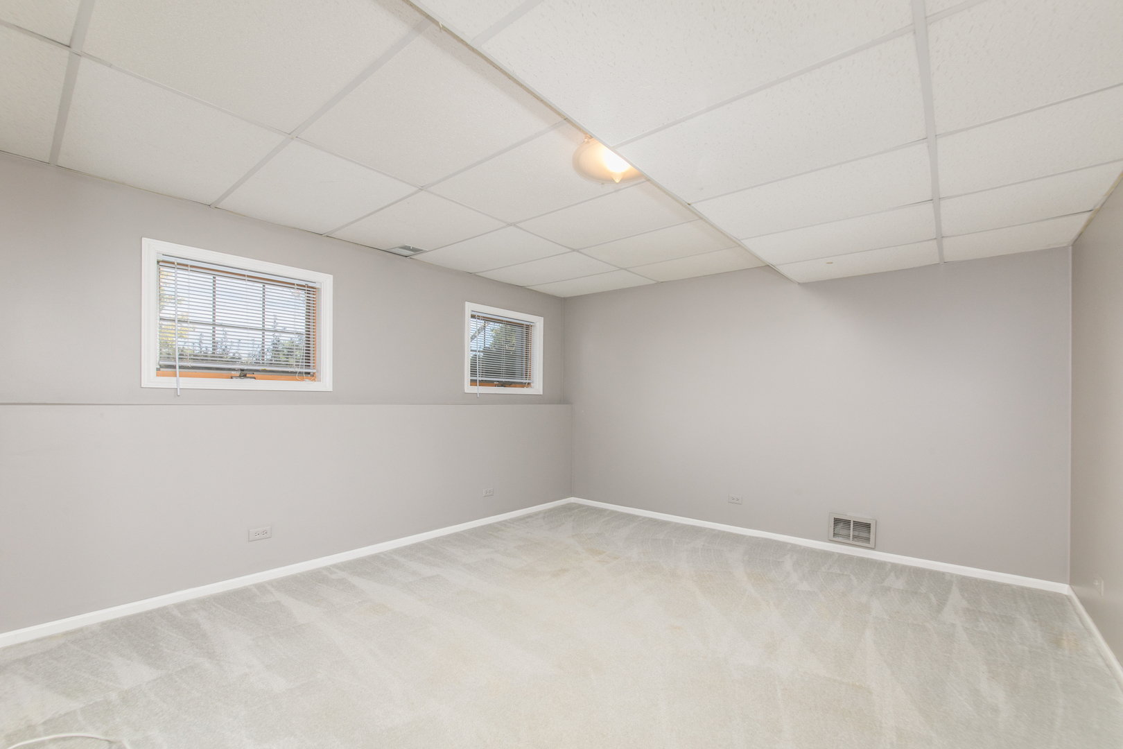 8 Division Court, Lemont, IL 60439