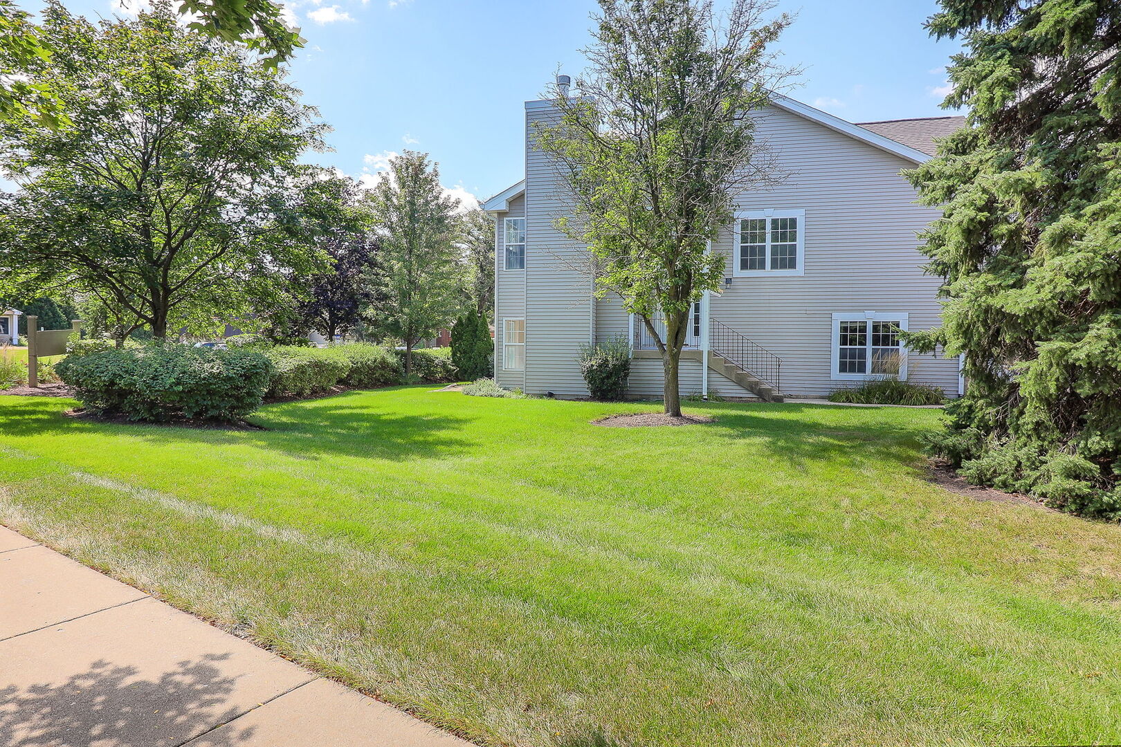 2335 Old George Way #2335, Downers Grove, IL 60515