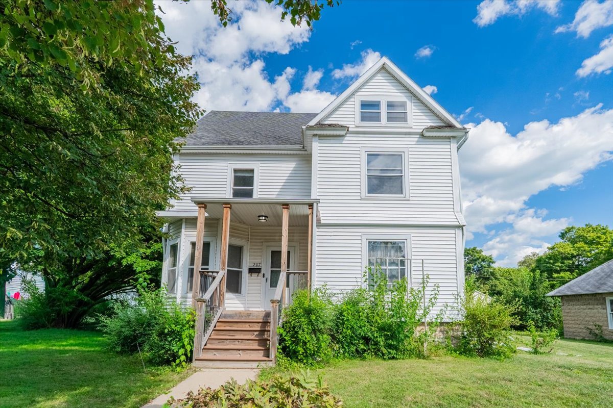 207 N Oak Street, Lexington, IL 61753