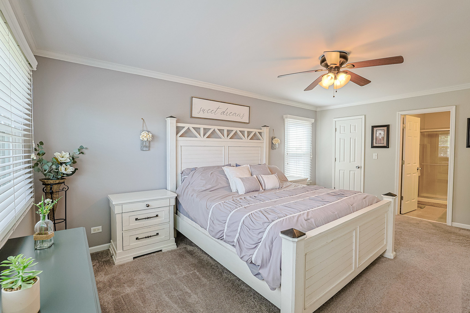 936 Debra Lane, Elk Grove Village, IL 60007