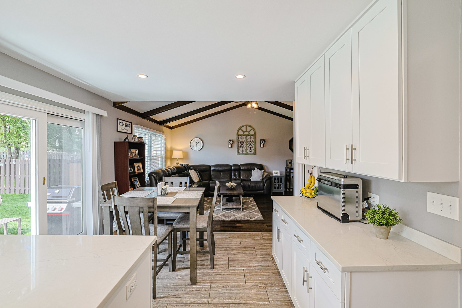 936 Debra Lane, Elk Grove Village, IL 60007