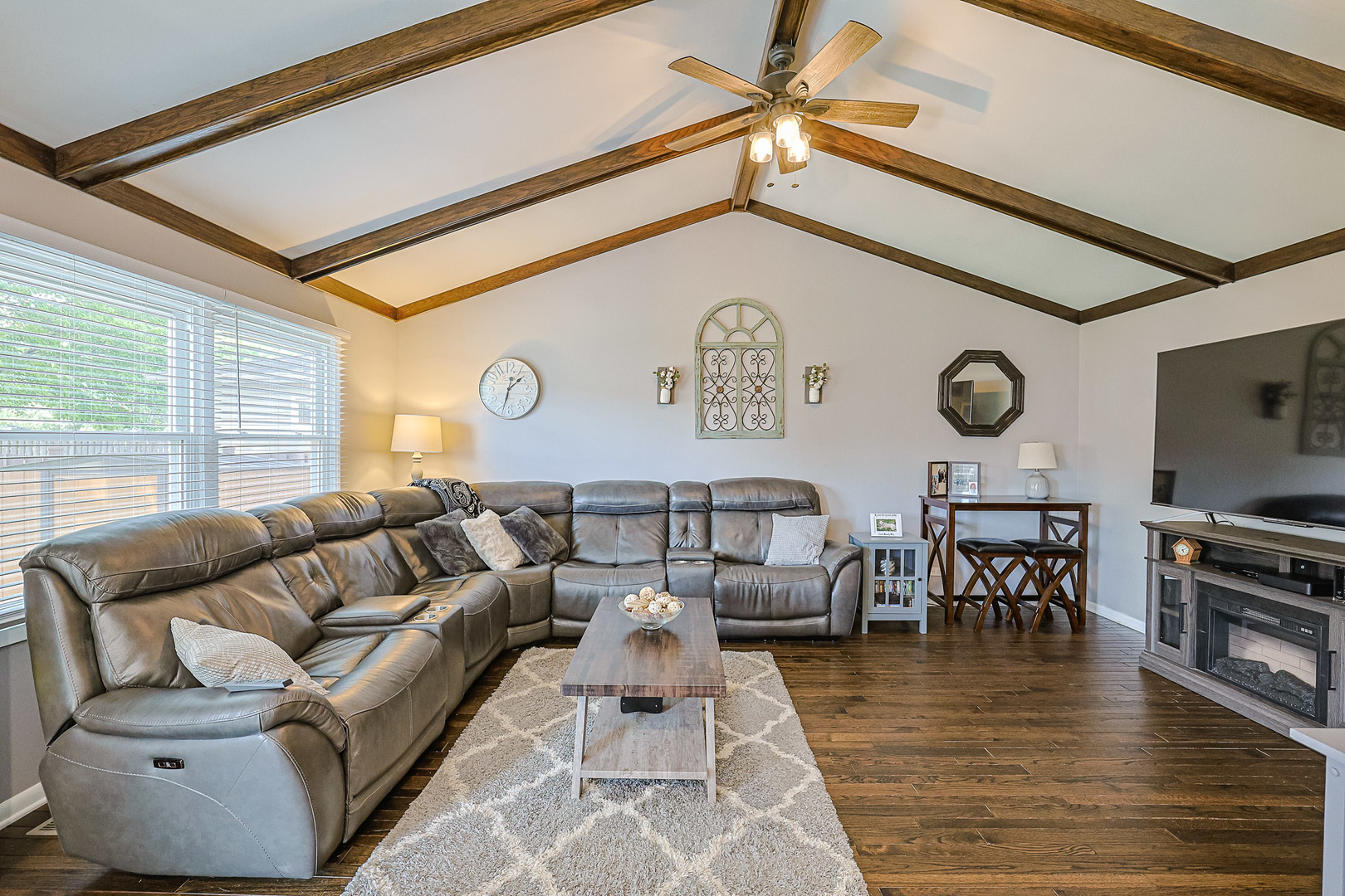 936 Debra Lane, Elk Grove Village, IL 60007