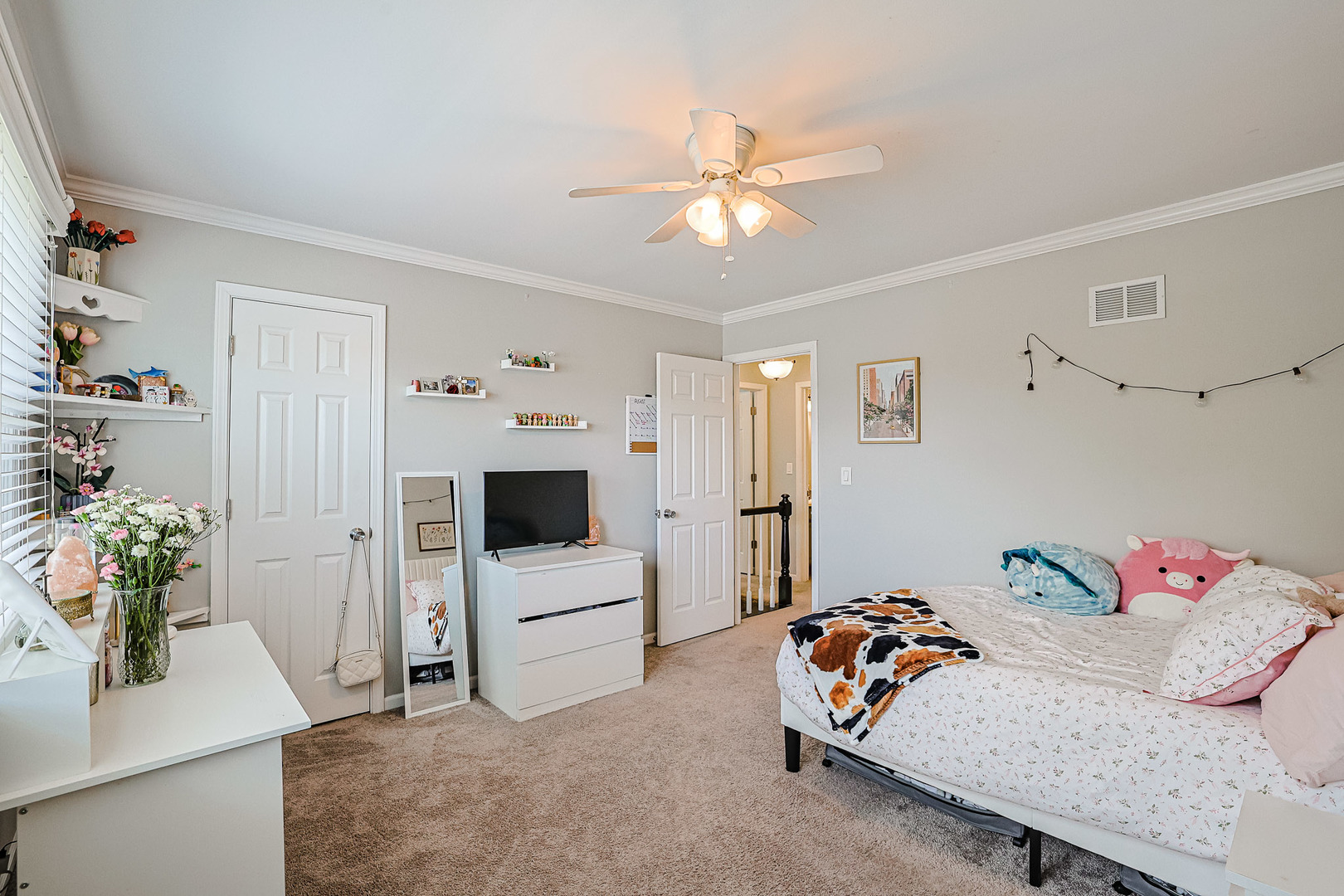 936 Debra Lane, Elk Grove Village, IL 60007