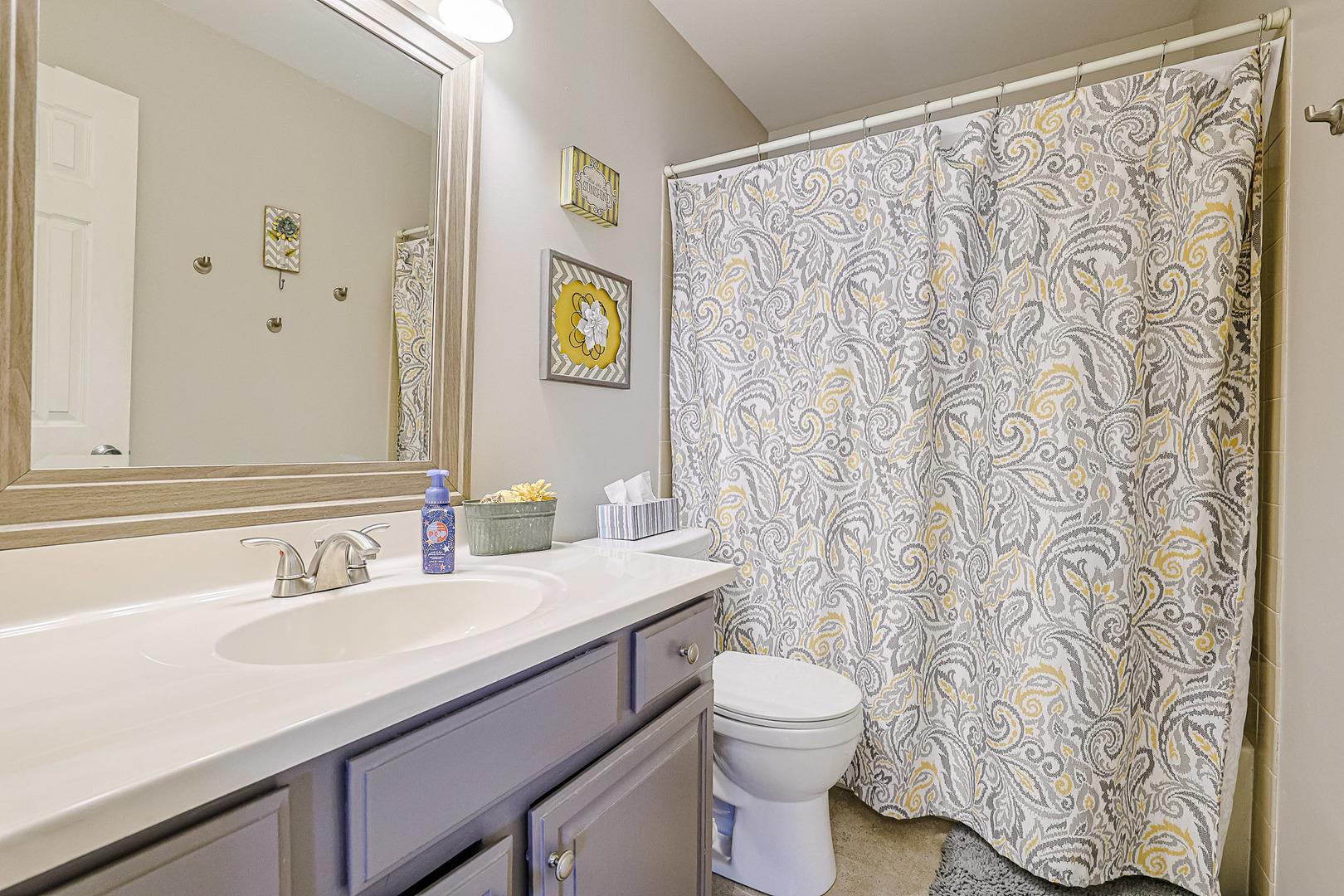 936 Debra Lane, Elk Grove Village, IL 60007