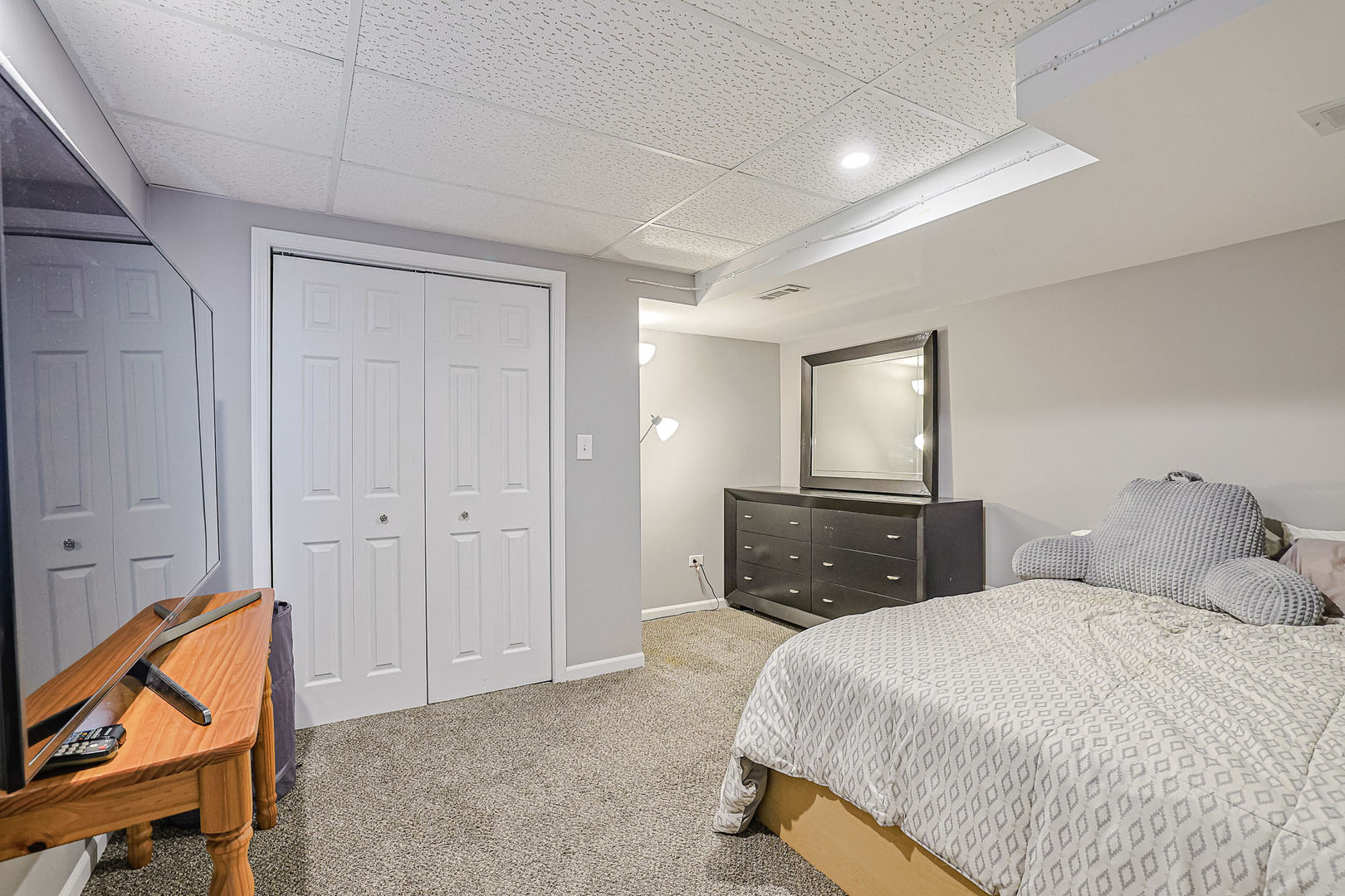 936 Debra Lane, Elk Grove Village, IL 60007