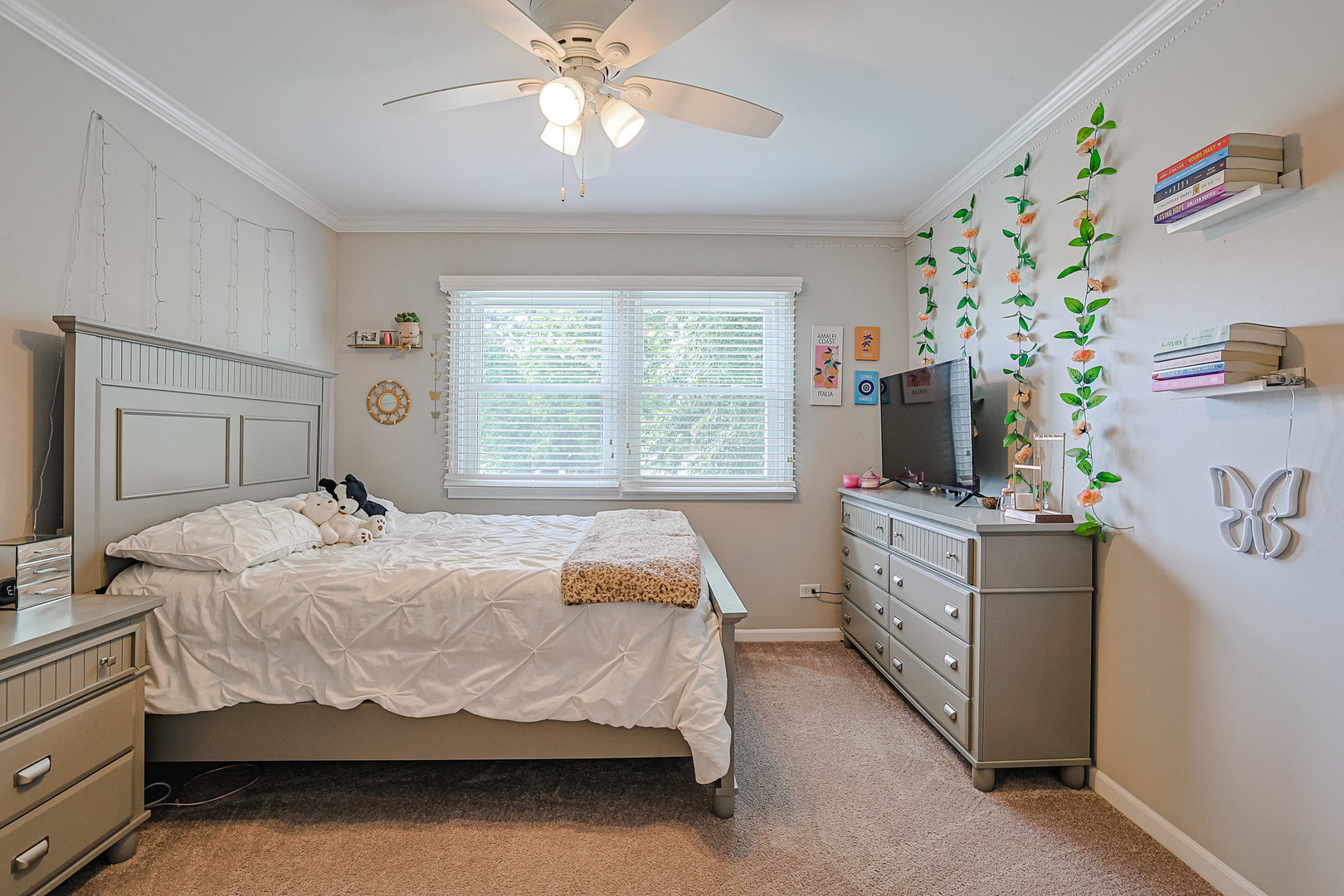 936 Debra Lane, Elk Grove Village, IL 60007