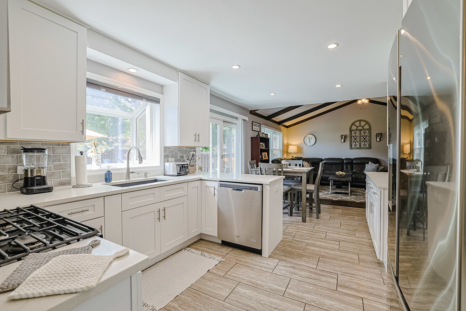 936 Debra Lane, Elk Grove Village, IL 60007
