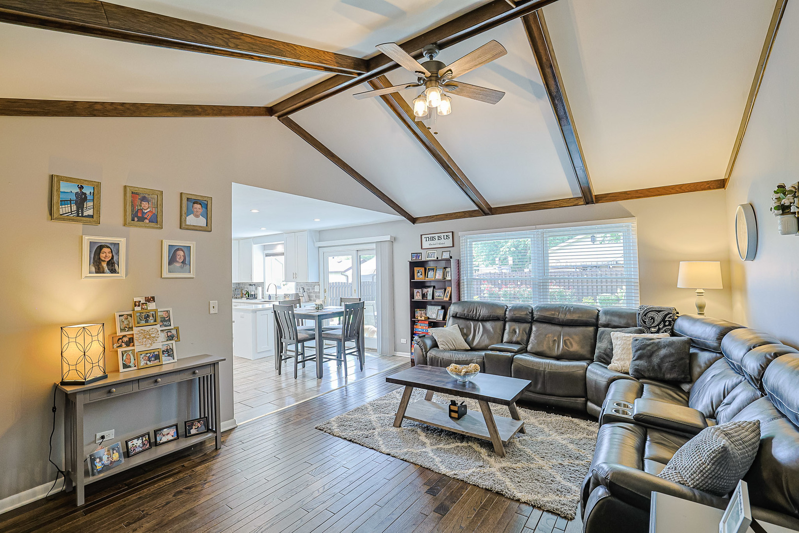 936 Debra Lane, Elk Grove Village, IL 60007