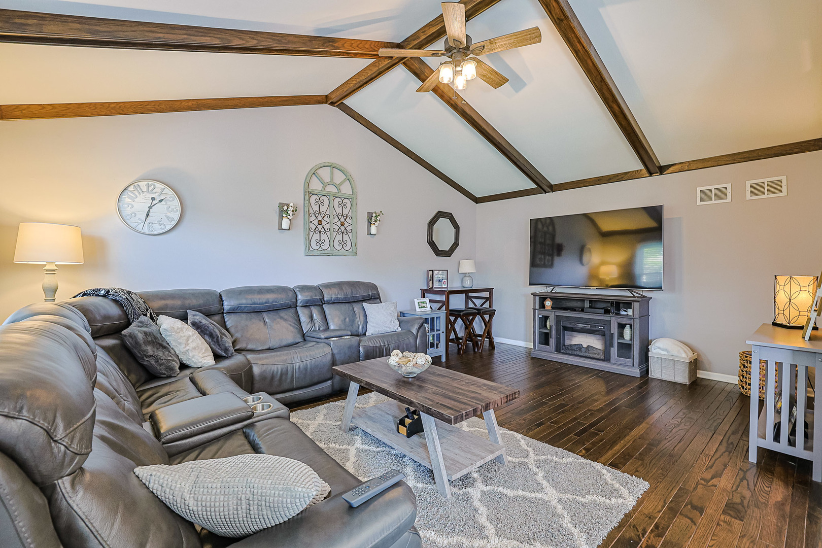 936 Debra Lane, Elk Grove Village, IL 60007