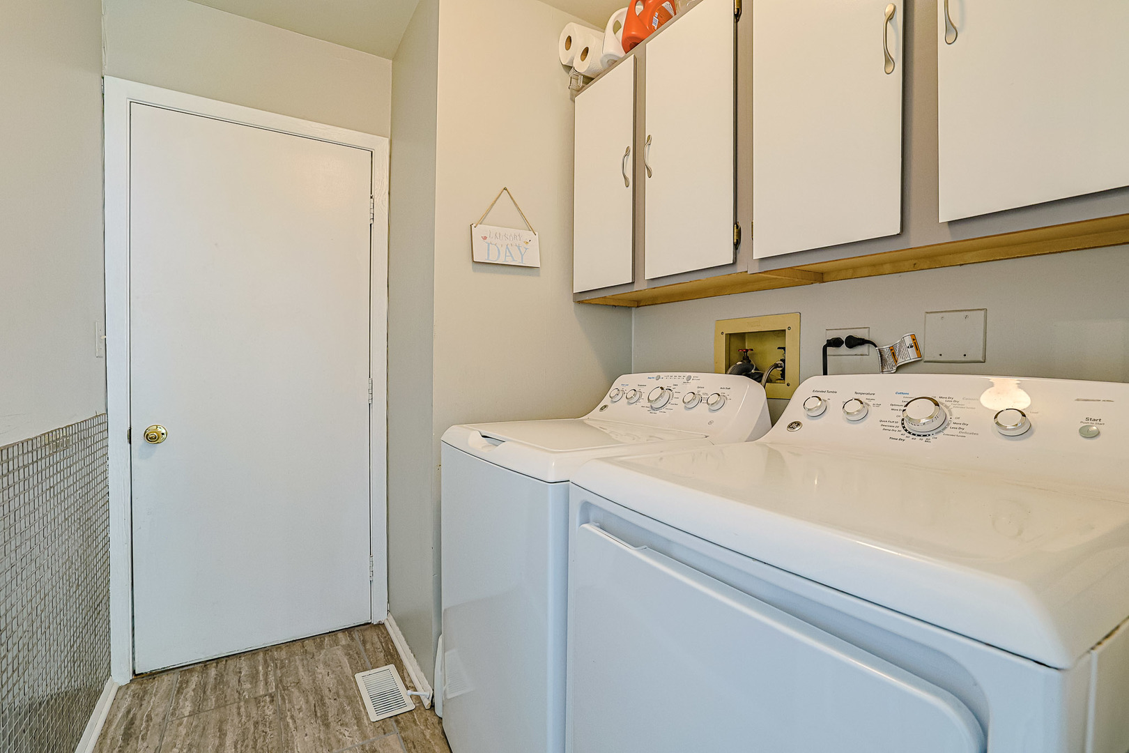 936 Debra Lane, Elk Grove Village, IL 60007