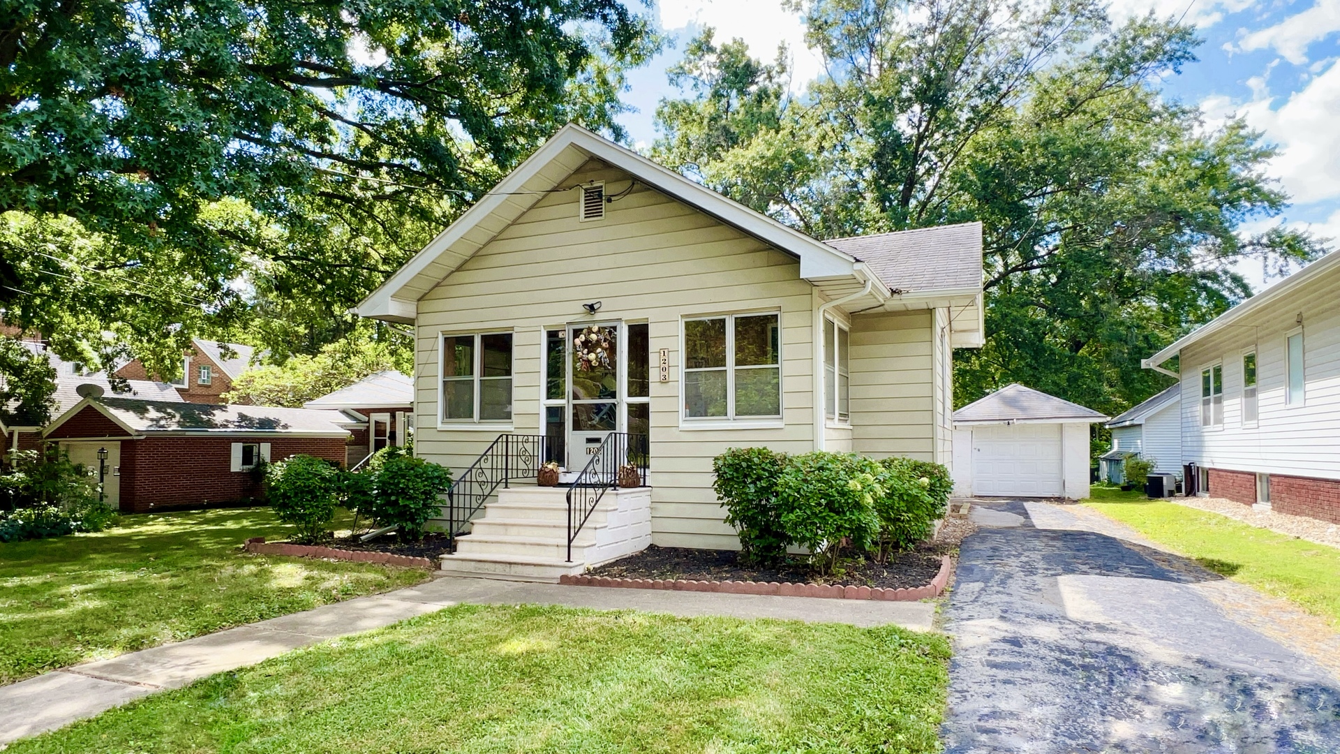 1203 S Linden Street, Normal, IL 61761