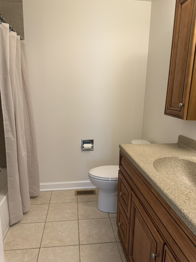 324 Oak Meadow Court #D1, Schaumburg, IL 60193