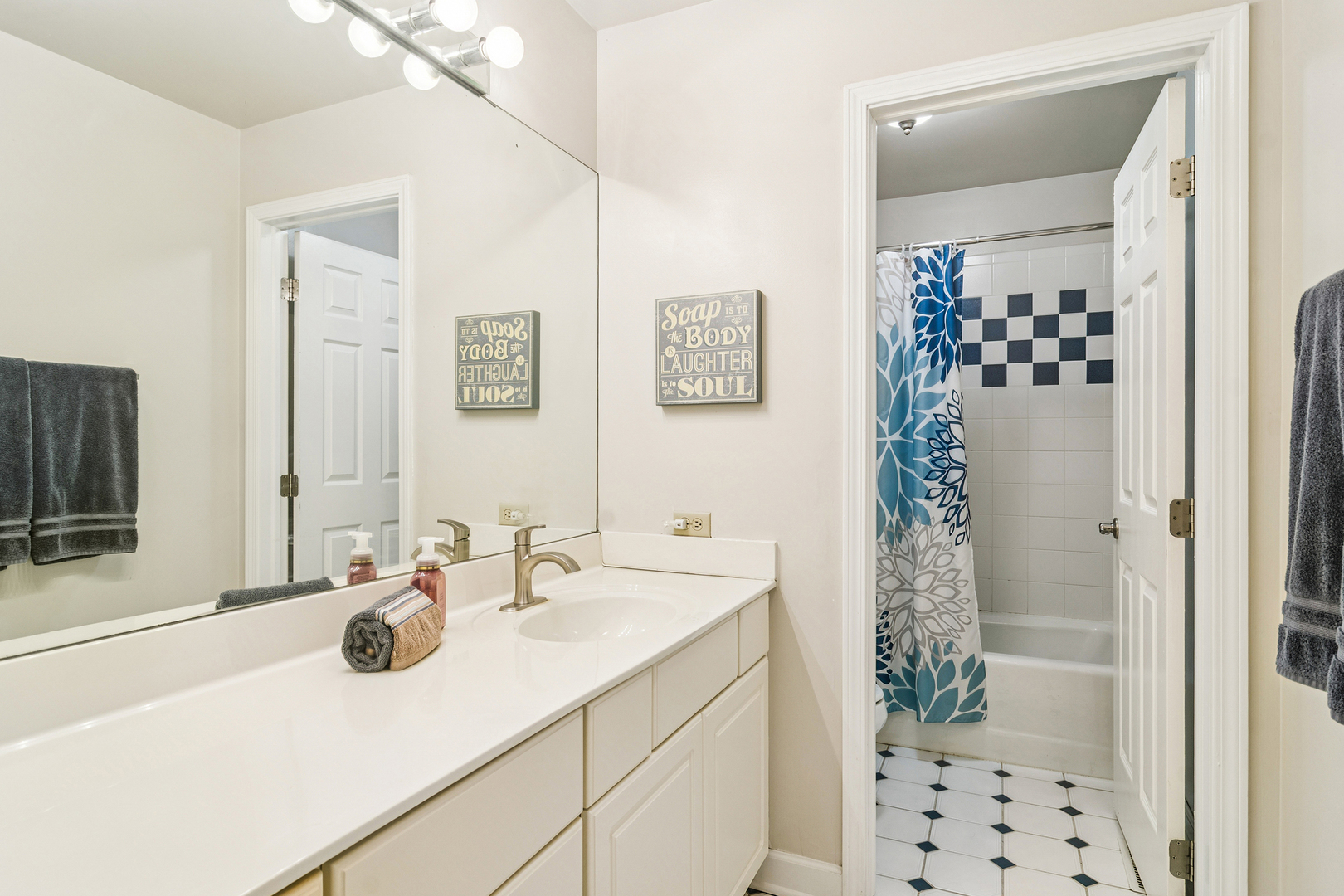 2805 Oriole Lane, Rolling Meadows, IL 60008