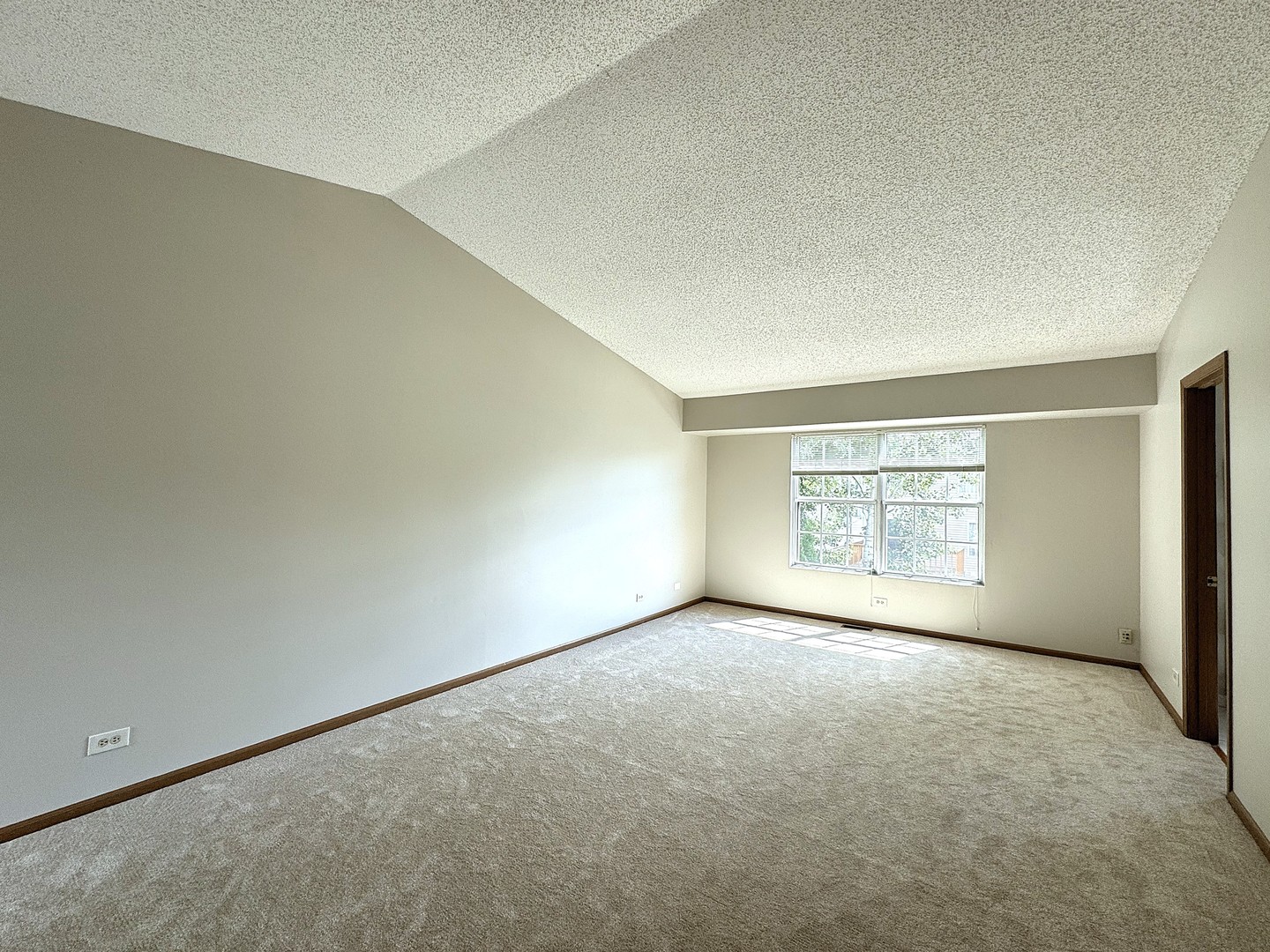 1604 ESTATE Circle, Naperville, IL 60565