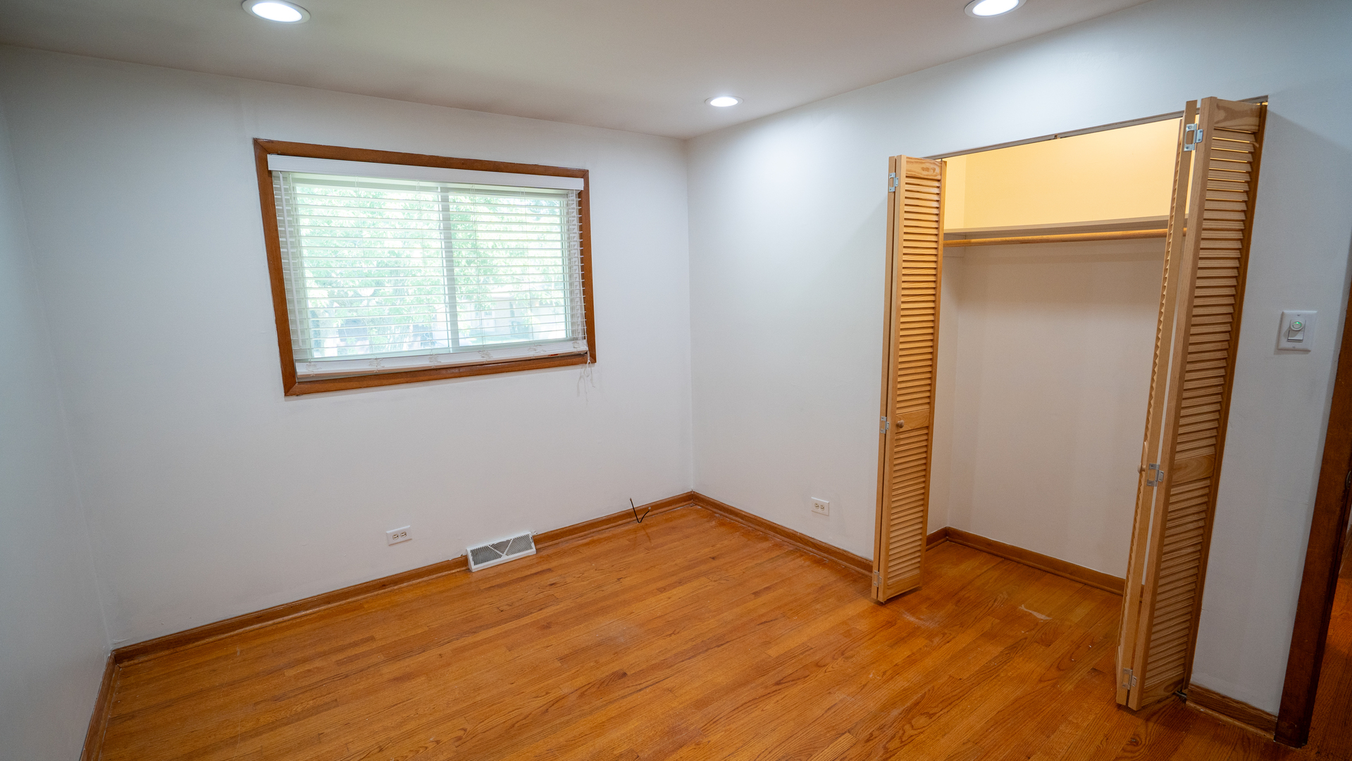 811 E 169th Place, South Holland, IL 60473