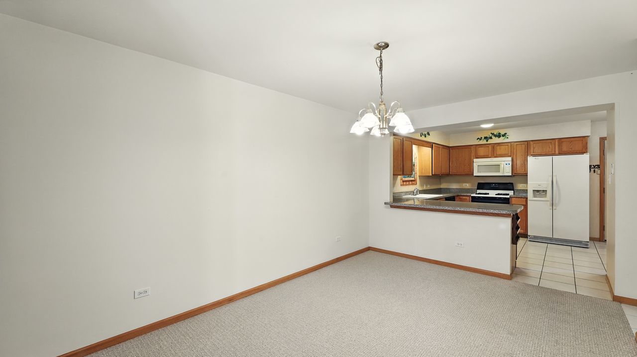 126 Willow Creek Lane #126, Willow Springs, IL 60480