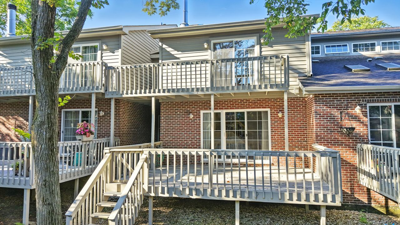 126 Willow Creek Lane #126, Willow Springs, IL 60480