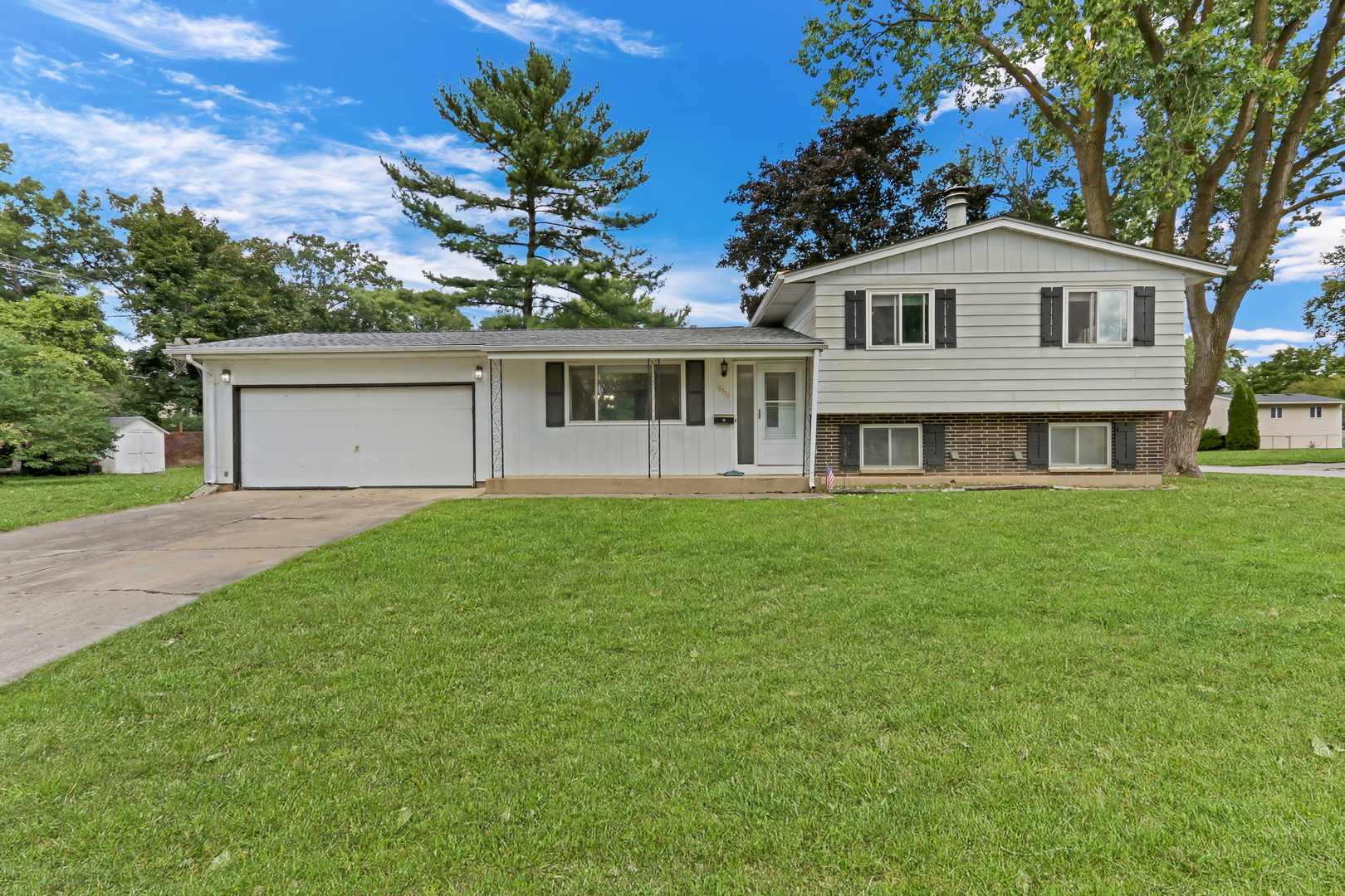 18758 W Highfield Drive, Gurnee, IL 60031