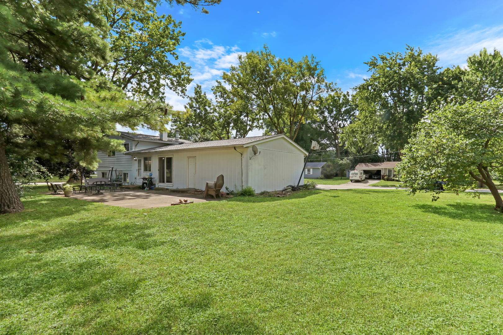 18758 W Highfield Drive, Gurnee, IL 60031