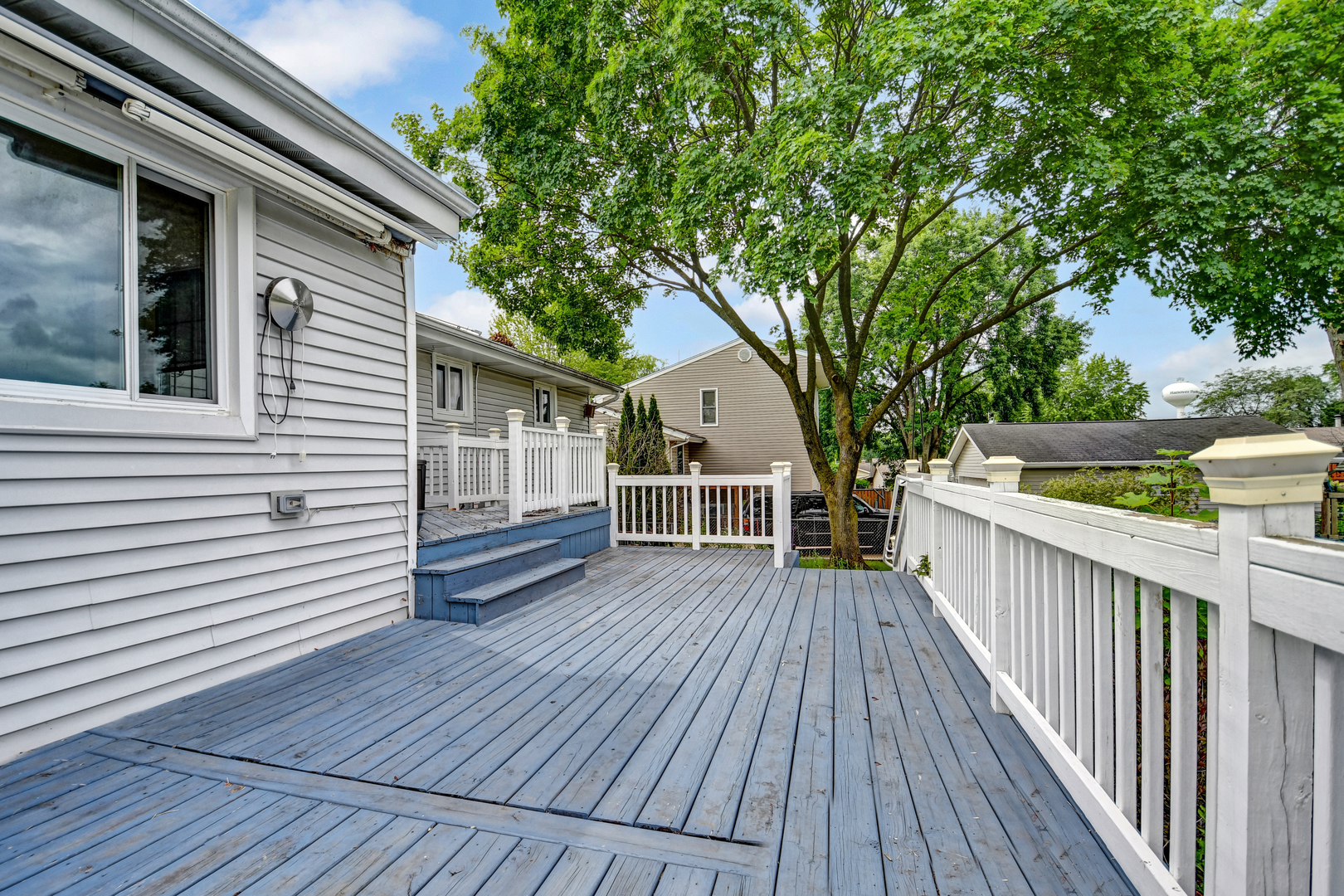 630 Clover Lane, Schaumburg, IL 60193