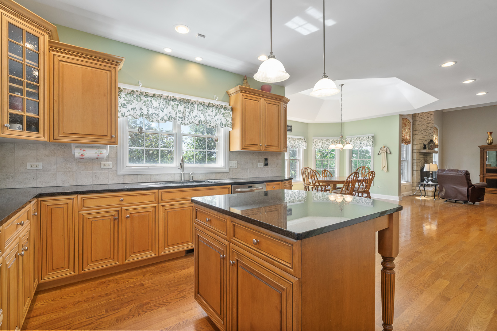 8421 W Blackthorne Way, Frankfort, IL 60423