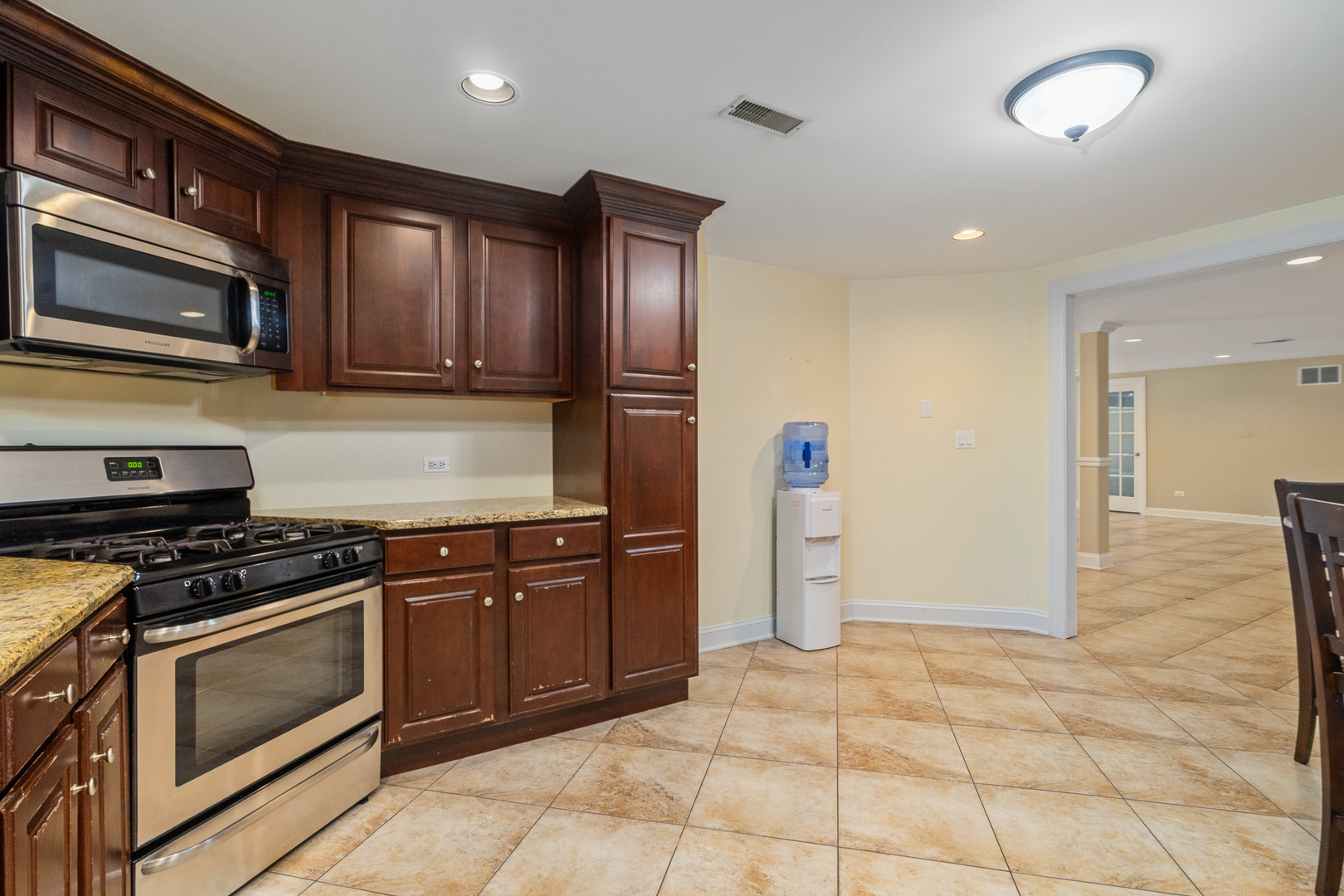 8421 W Blackthorne Way, Frankfort, IL 60423