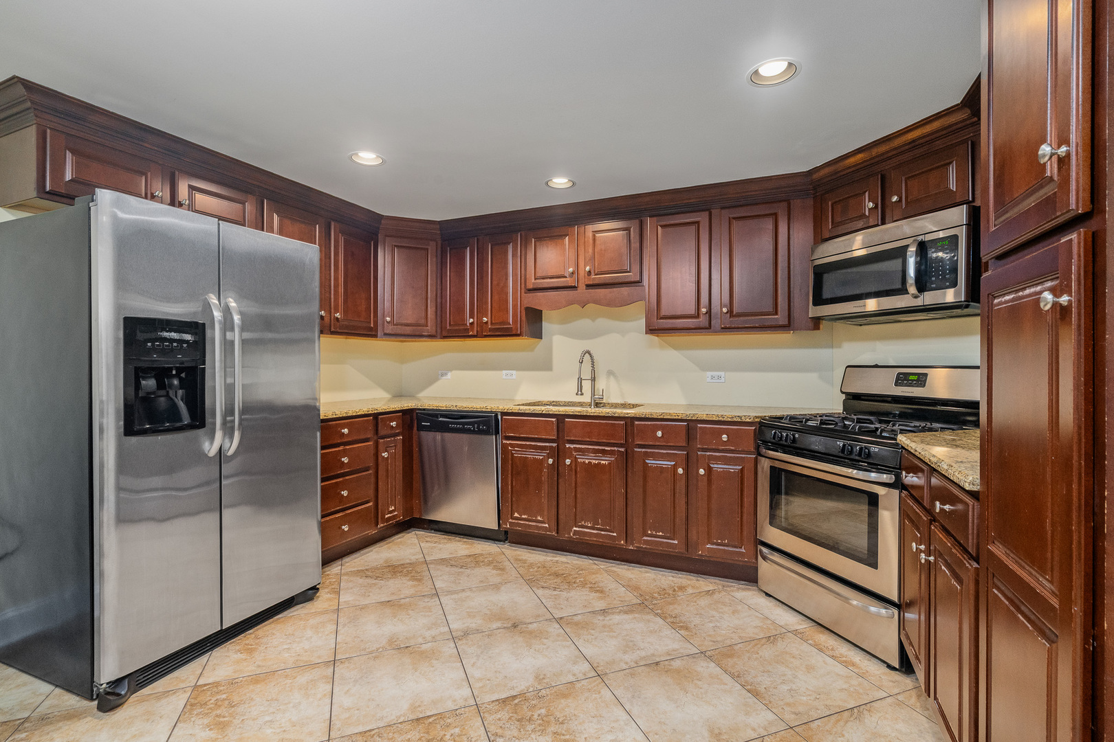 8421 W Blackthorne Way, Frankfort, IL 60423