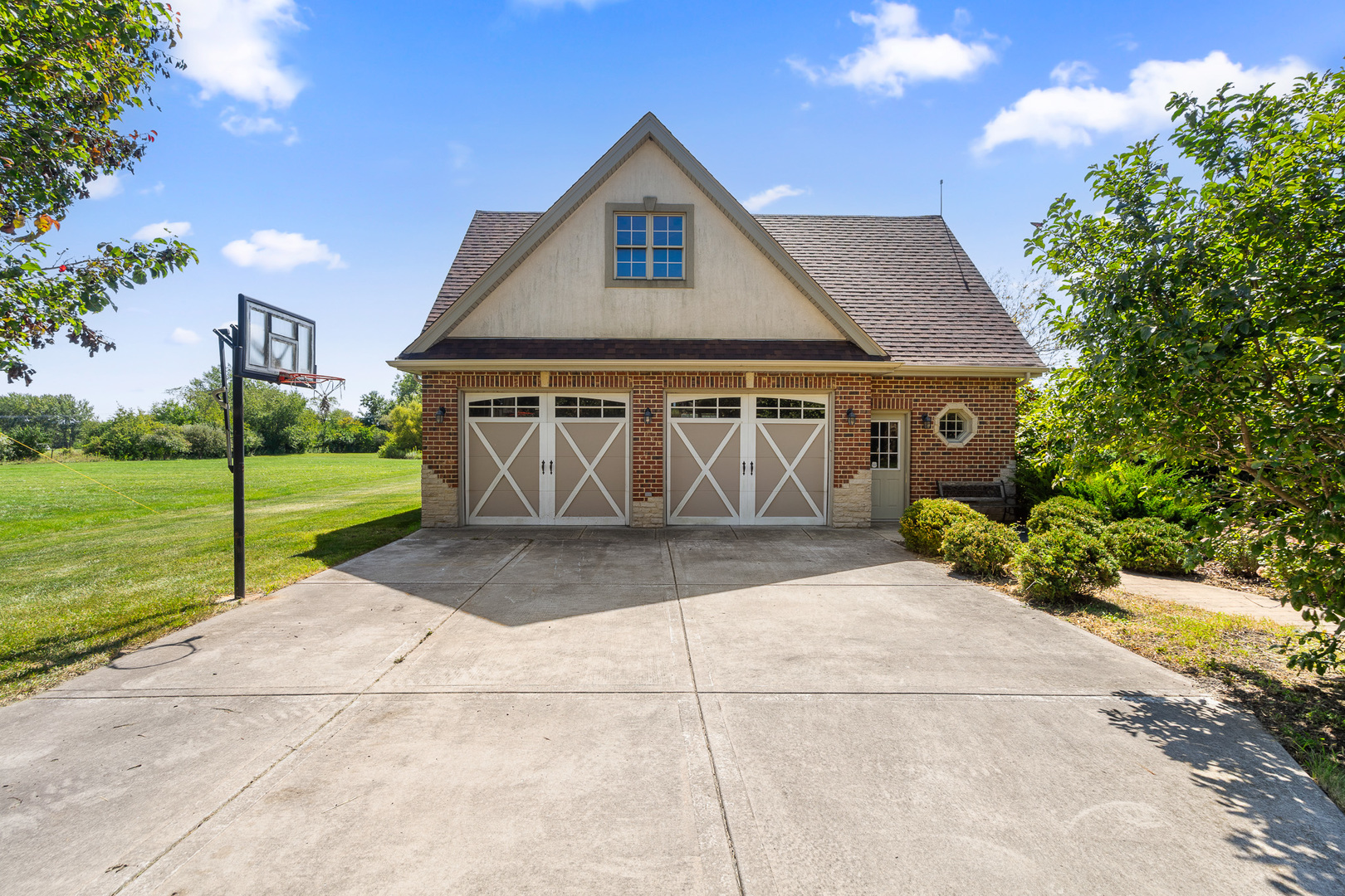 8421 W Blackthorne Way, Frankfort, IL 60423