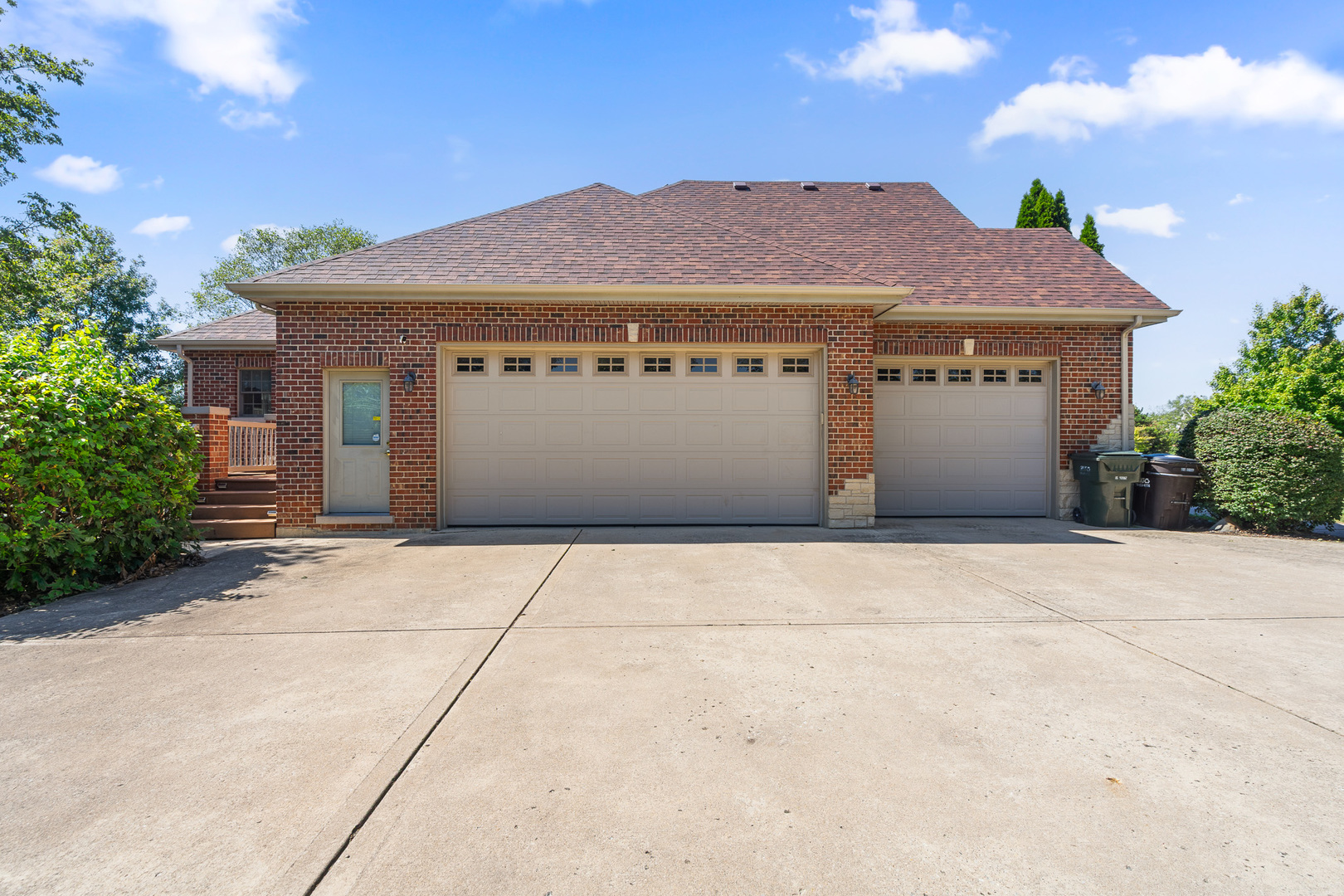 8421 W Blackthorne Way, Frankfort, IL 60423