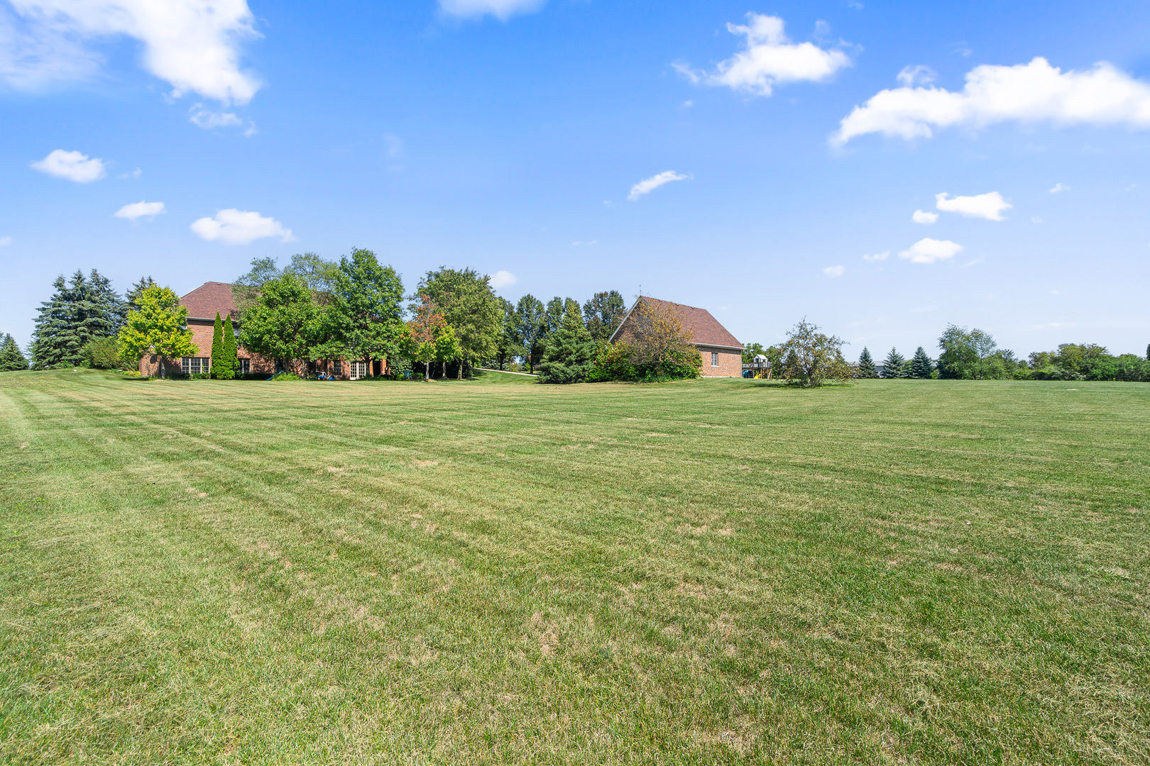 8421 W Blackthorne Way, Frankfort, IL 60423