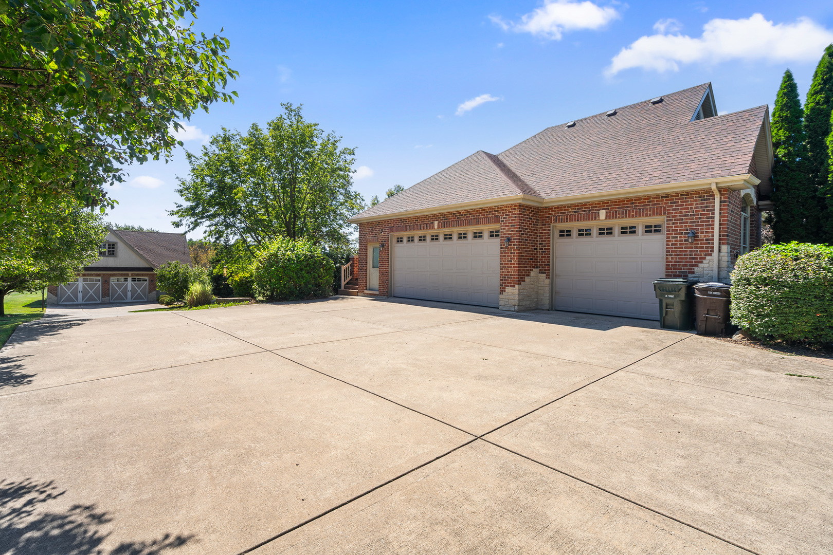 8421 W Blackthorne Way, Frankfort, IL 60423