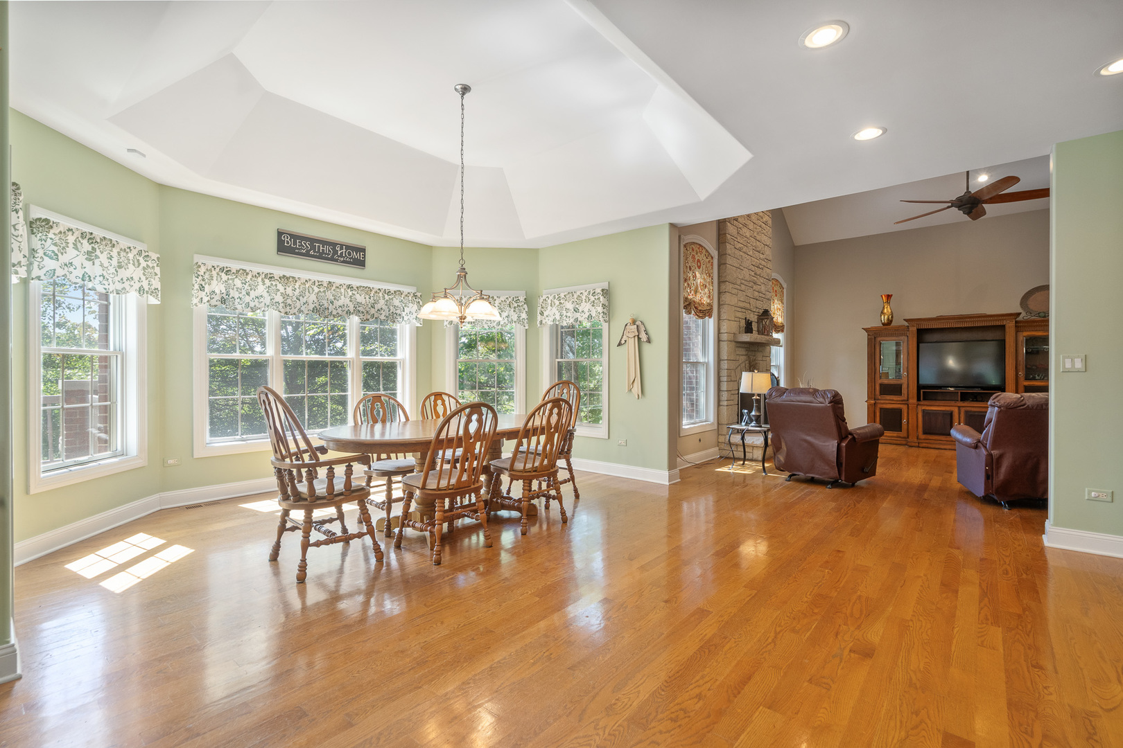 8421 W Blackthorne Way, Frankfort, IL 60423