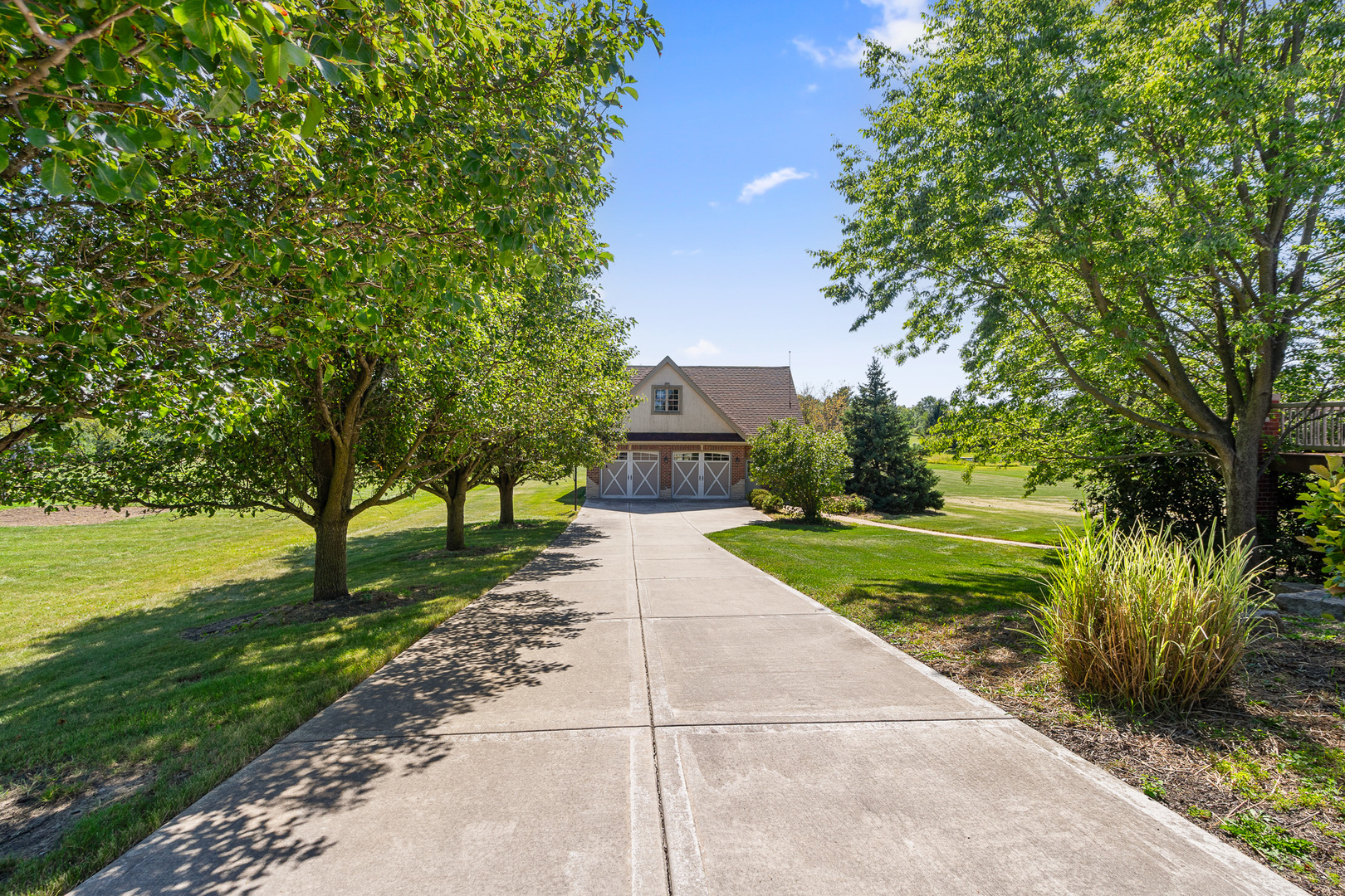 8421 W Blackthorne Way, Frankfort, IL 60423